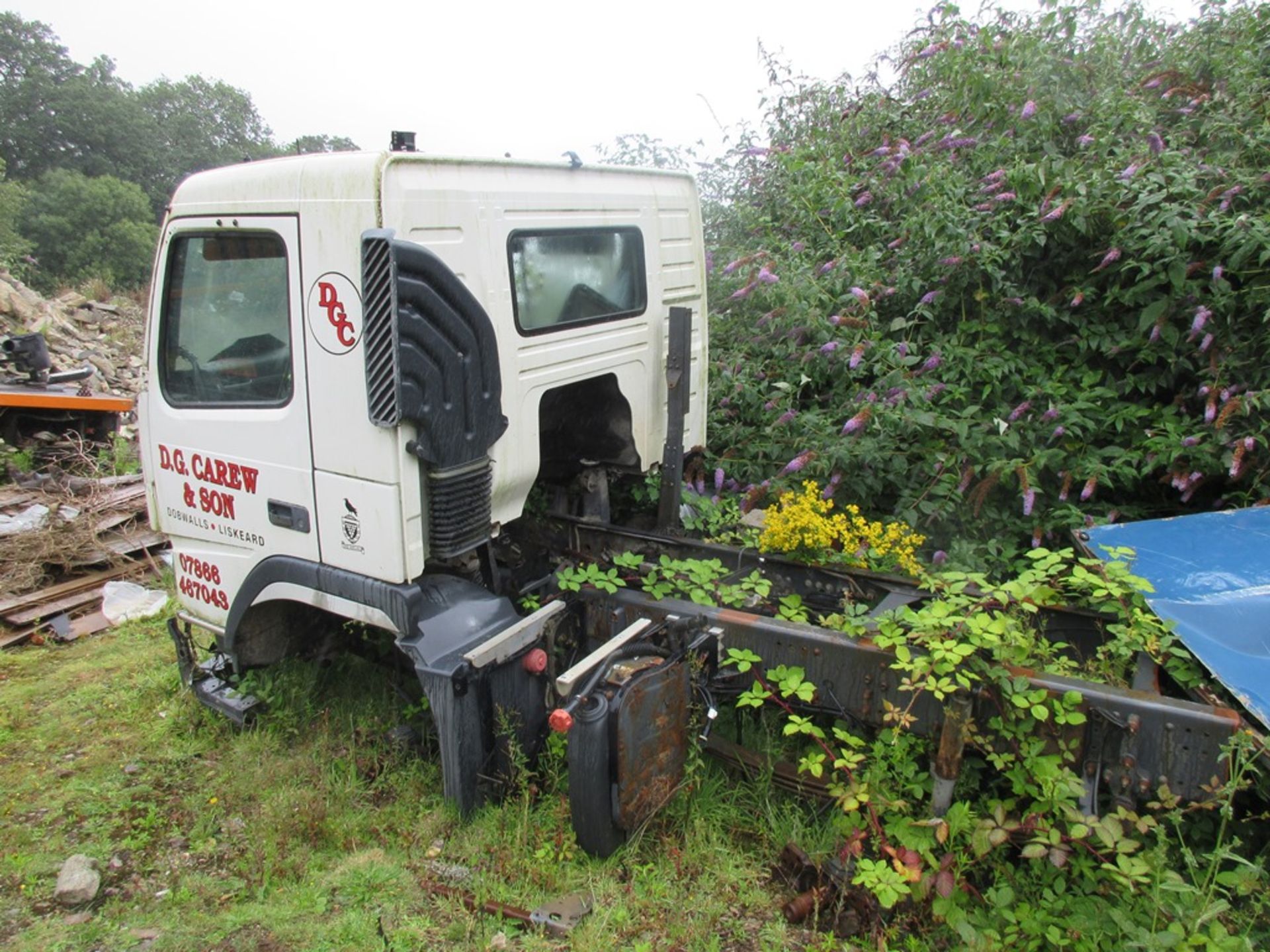 Various trailers and chassis cabs including Volvo chassis and cab, part trailer bed, cut up chassis, - Image 2 of 13