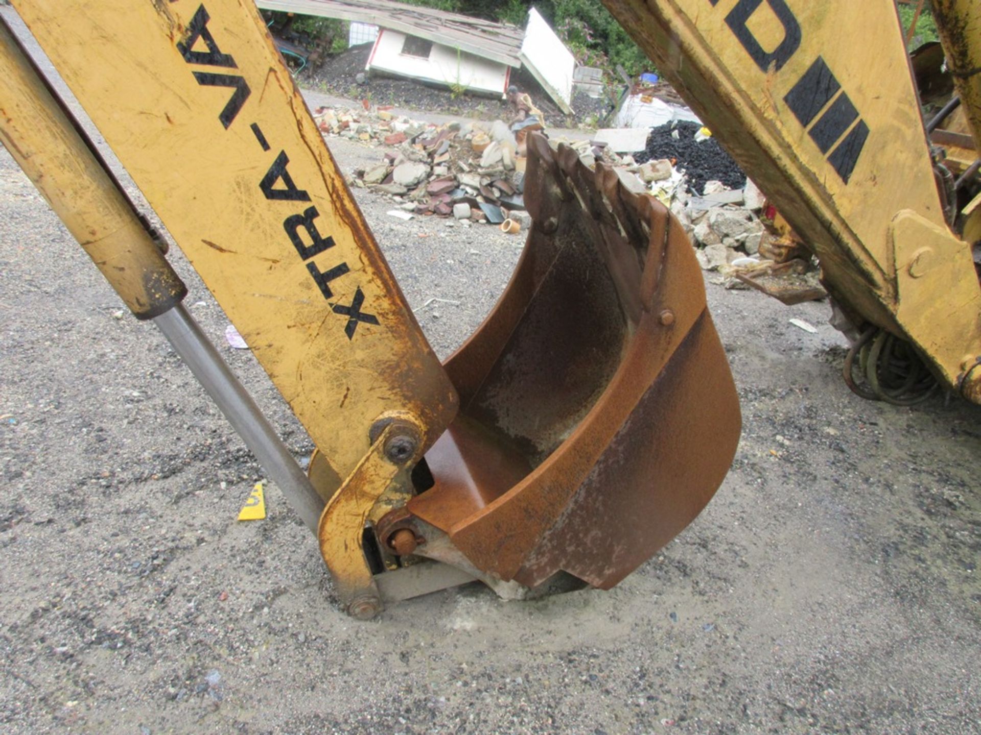 Ford 555 Xtra-Vator back hoe front loader (1998) with 4 double bucket, max SWL 1 Tonne Mileage: 13, - Image 8 of 15