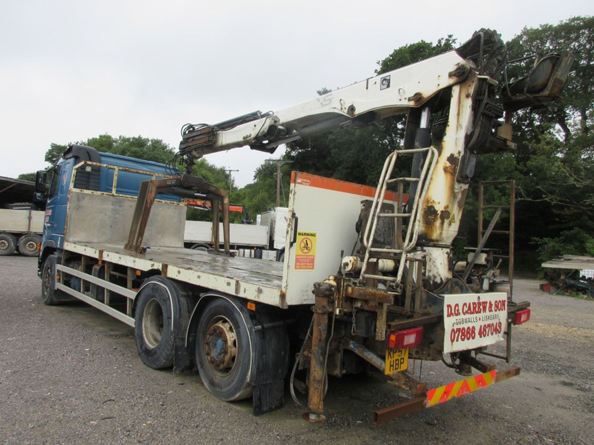 Volvo FH440 sleeper cab 6 x2 flat bed lorry, 12,777cc, gross weight: 26,000kg with HM351 rear - Image 3 of 22