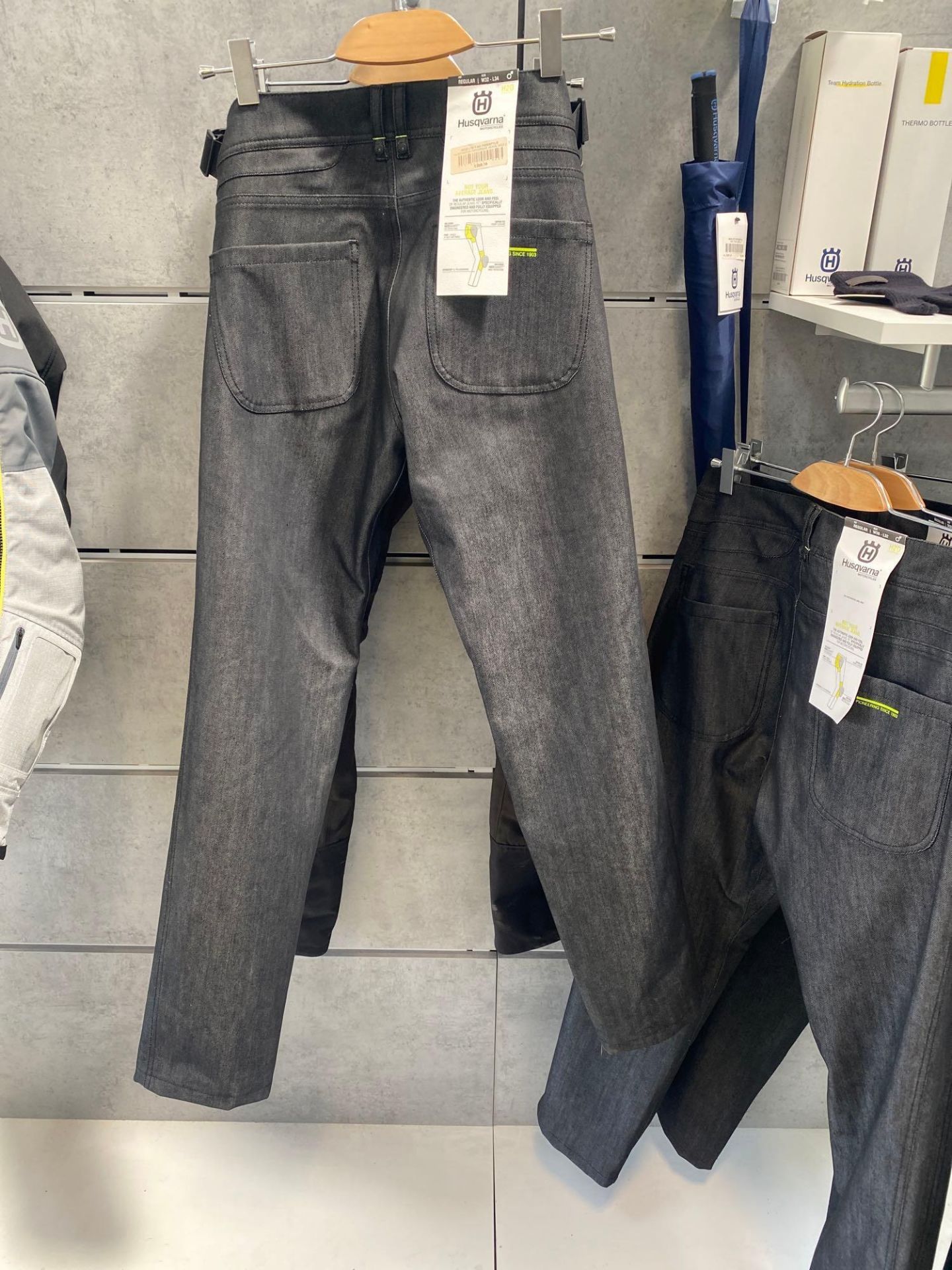 Husqvarna Revit progress jeans size M waist, 32 length, 34 regular fit, RRP £208.19 - Bild 2 aus 4