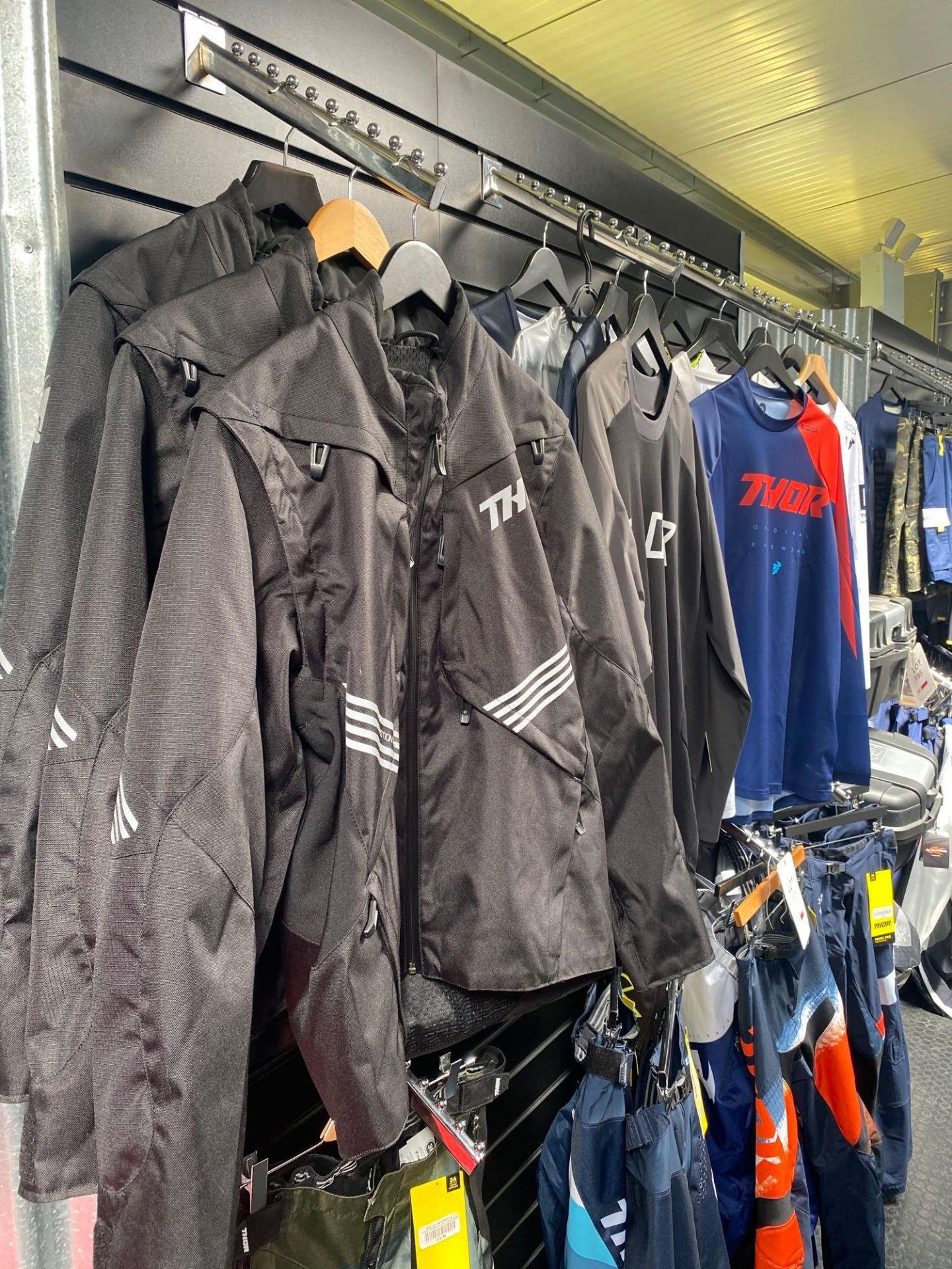 Various Thor branded motorbike clothing as lotted - Image 2 of 6
