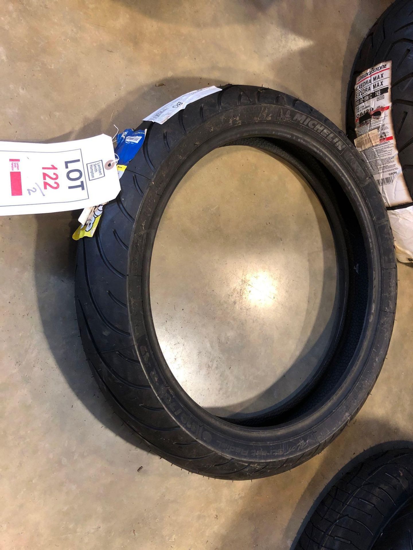 1 x Michelin Pilot 110-70-17 motorcycle tyre