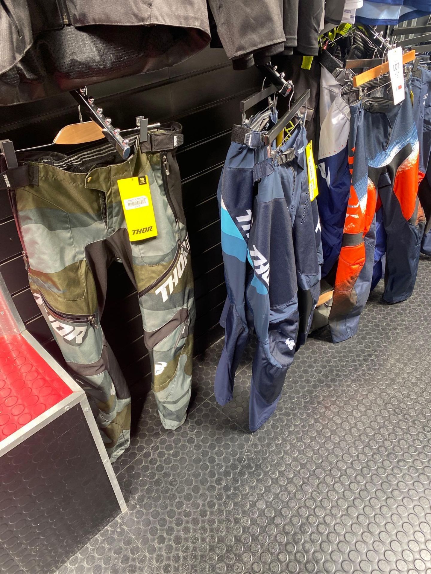 Various Thor branded motorbike clothing as lotted - Image 3 of 6