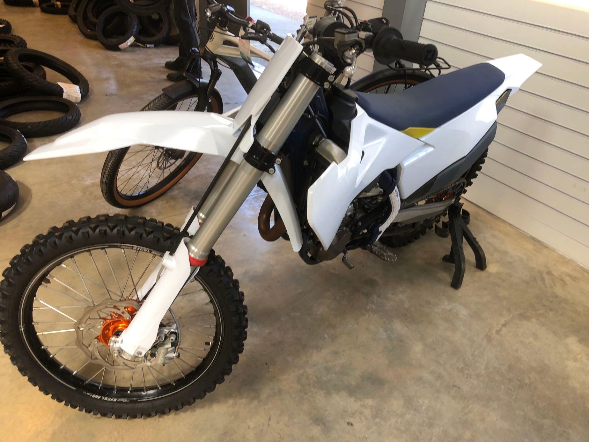 Husqvarna FC450 Motocross Bike (2021) with 38.2 recorded hours, RRP £4000 Please note: This lot, - Image 3 of 11