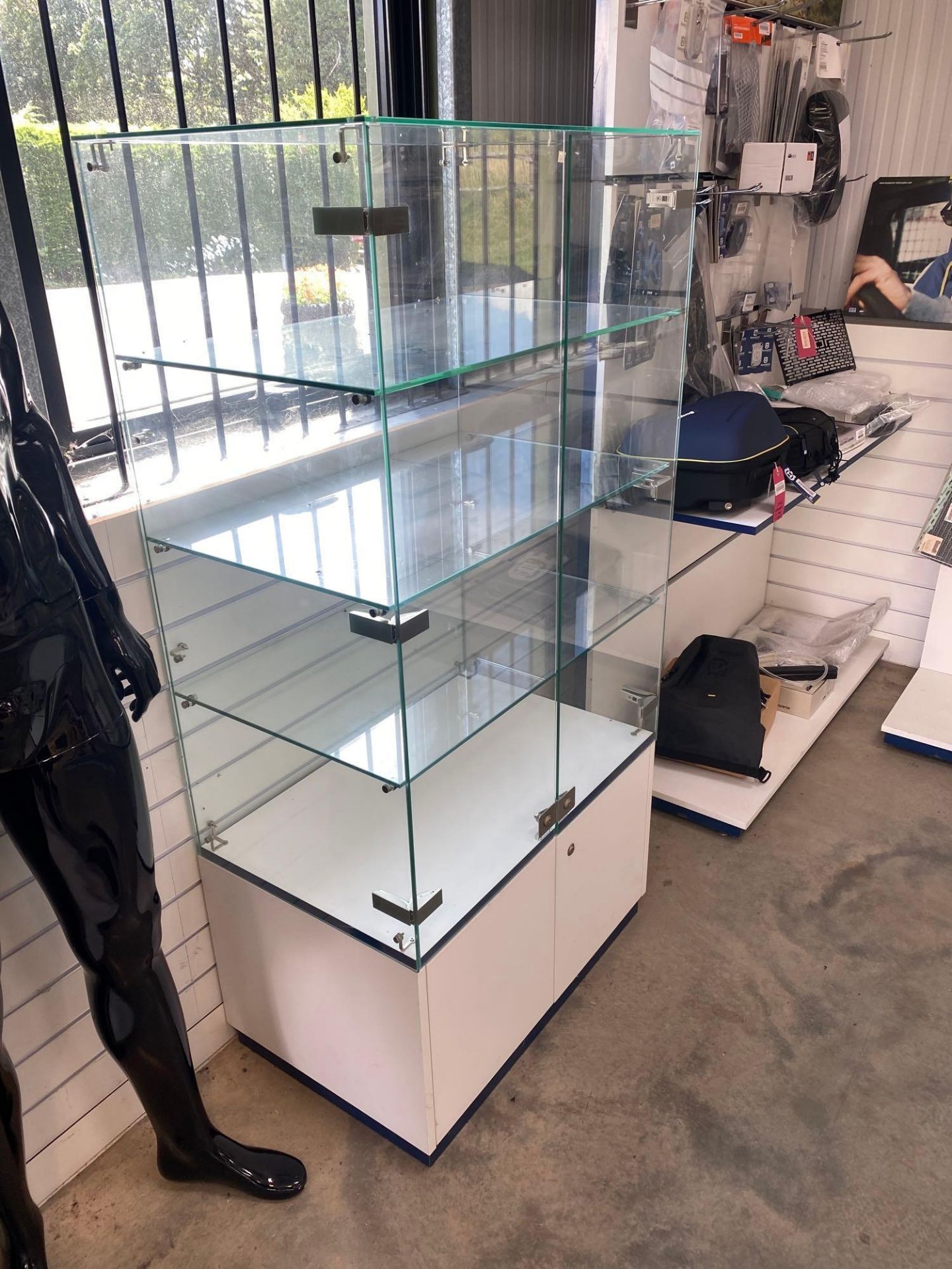 Glass display unit Height 1600mm x  Width 800mm x Depth 500mm - Image 2 of 4