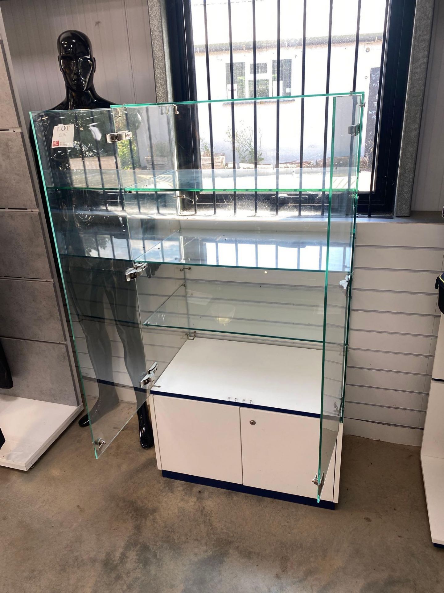 Glass display unit Height 1600mm x  Width 800mm x Depth 500mm - Image 3 of 4