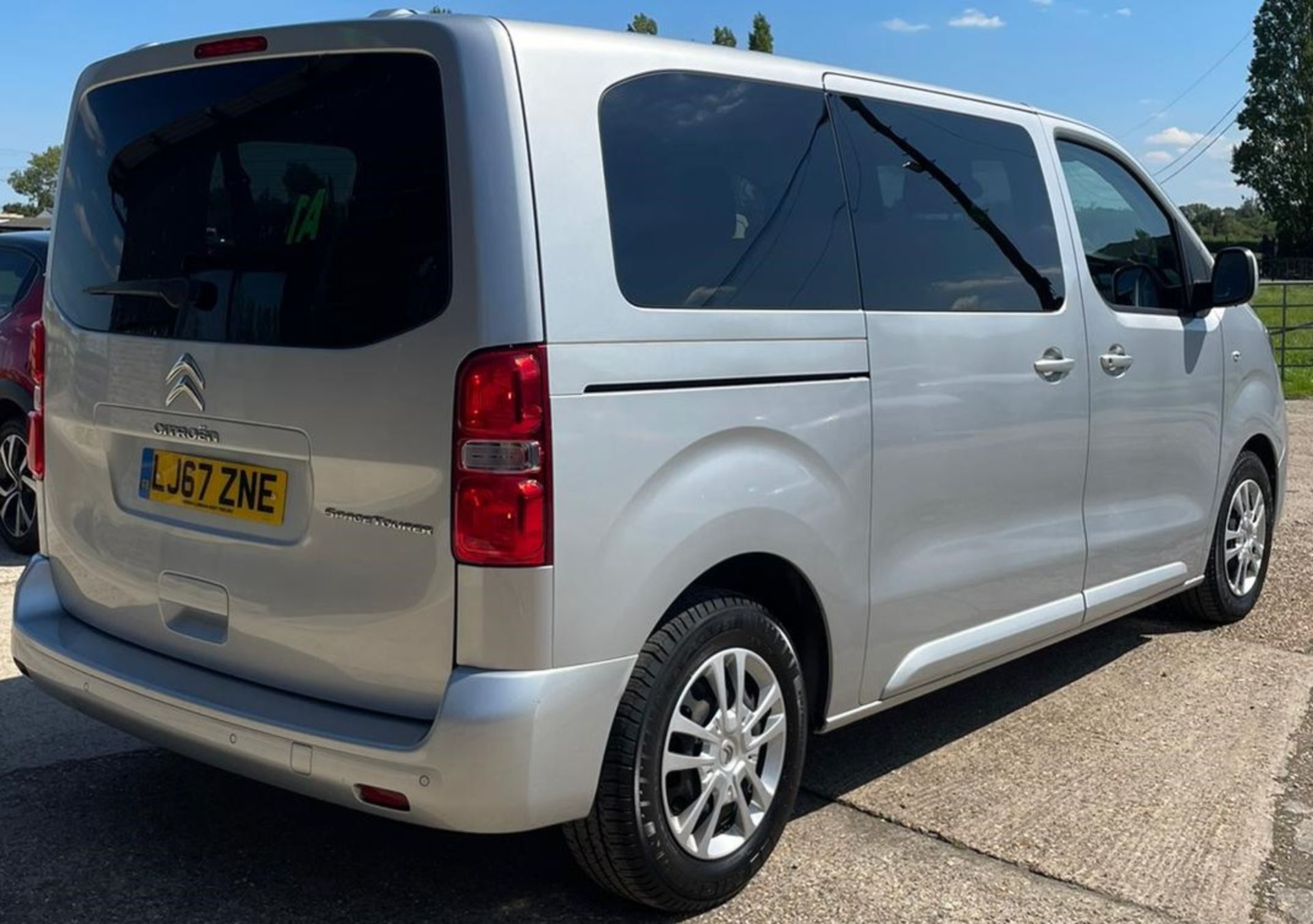 Citroen Spacetourer Business BHDI S/S 9-seater MPV, registration number: LJ67 ZNE with approximately - Image 3 of 14