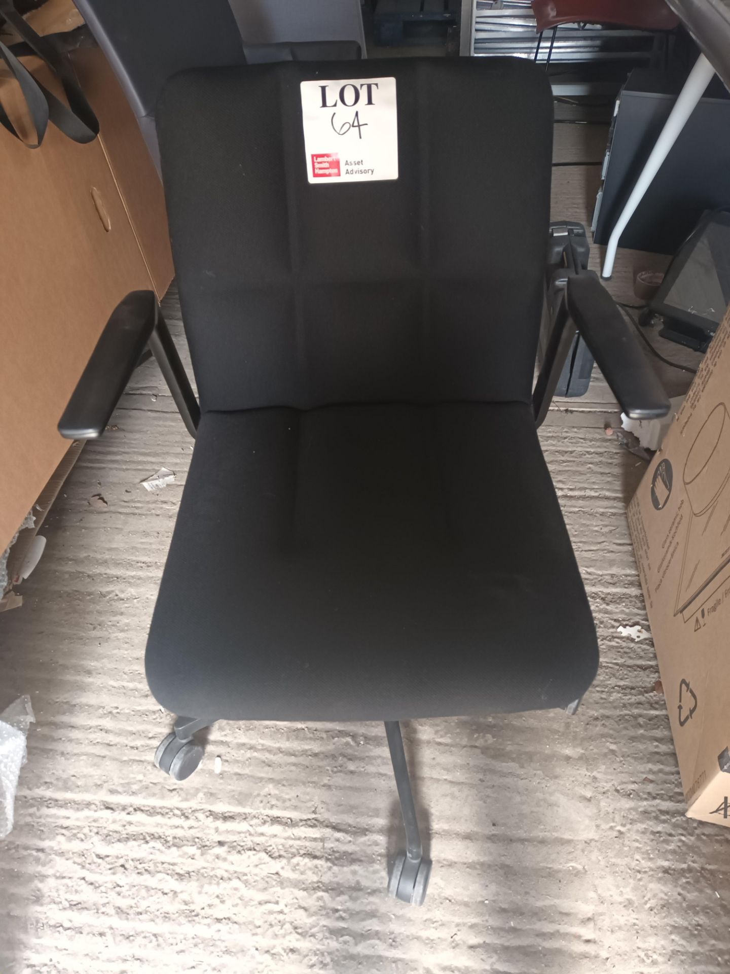 Walter Knoll leadchair management 2071 black upholstered operator chair (Located: Billericay)