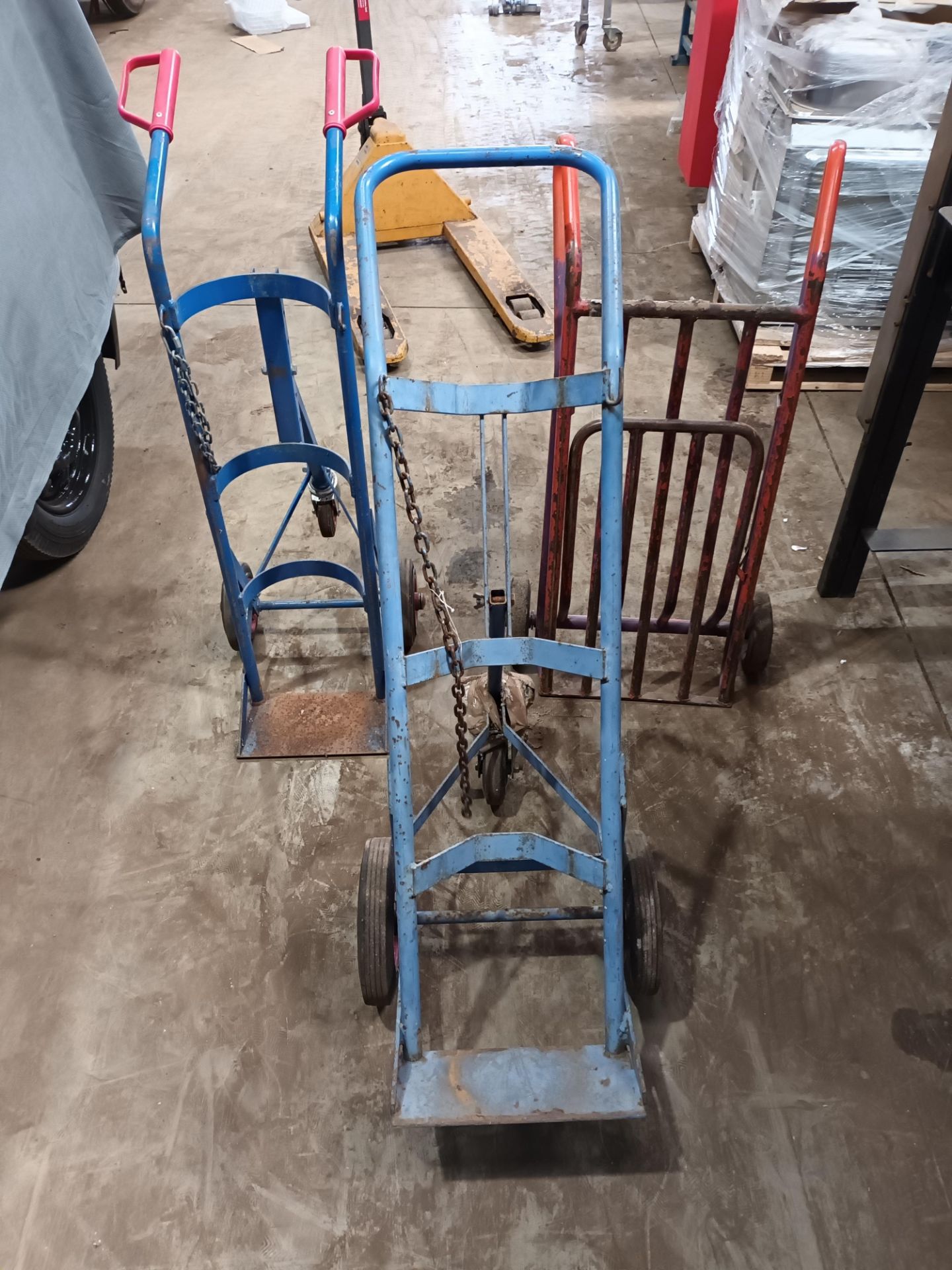 Powell MIC pallet truck, three various sack barrows and a set of steps (Located: Hanslope) - Image 3 of 4