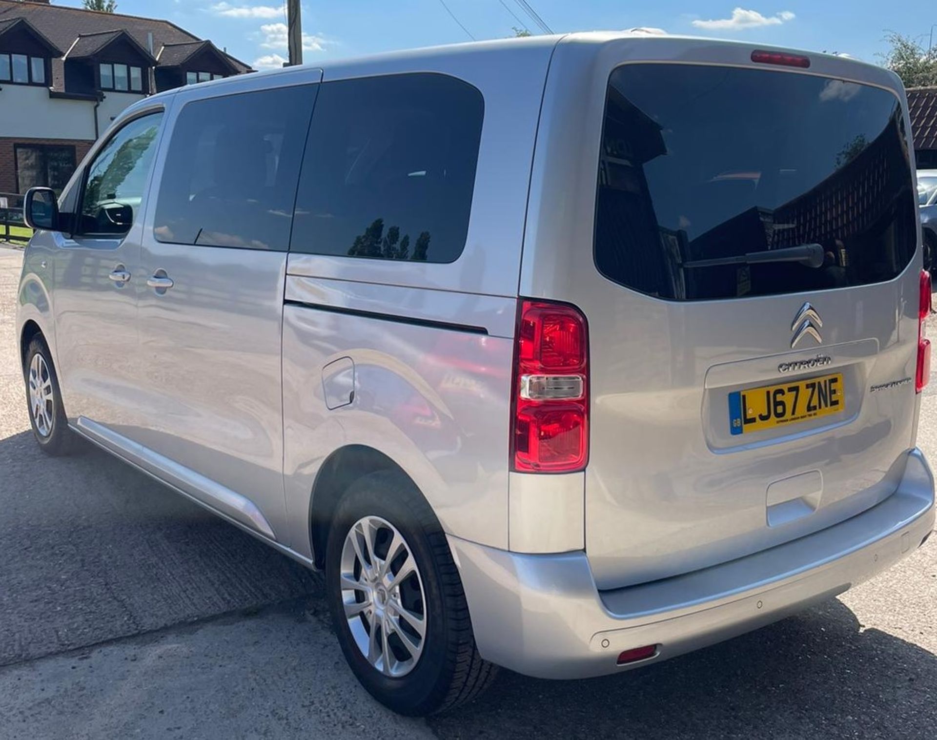 Citroen Spacetourer Business BHDI S/S 9-seater MPV, registration number: LJ67 ZNE with approximately - Image 4 of 14