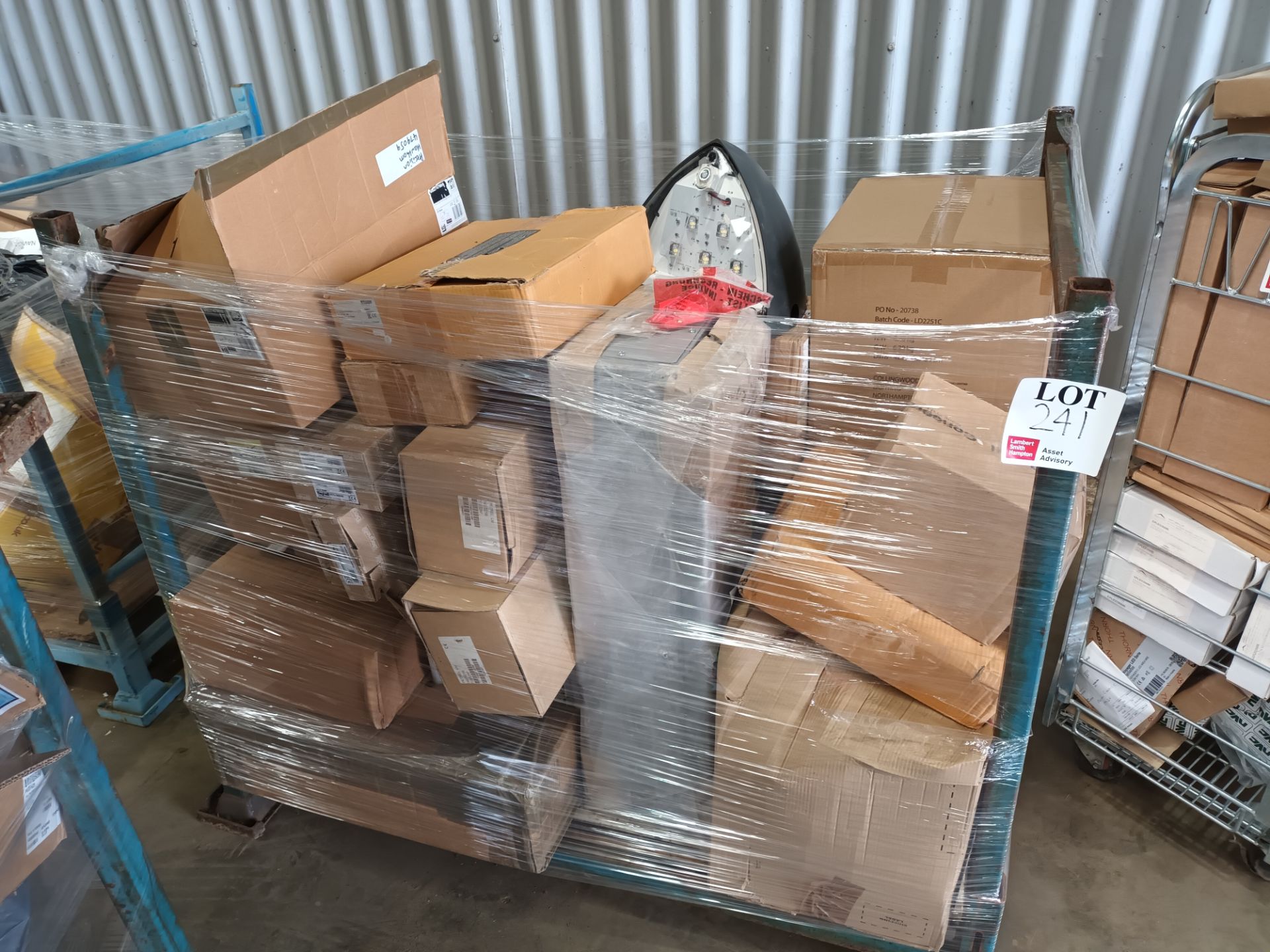 Quantity of various electrical components (approximatley four pallets, as lotted) (Located: Hanslope - Bild 2 aus 40