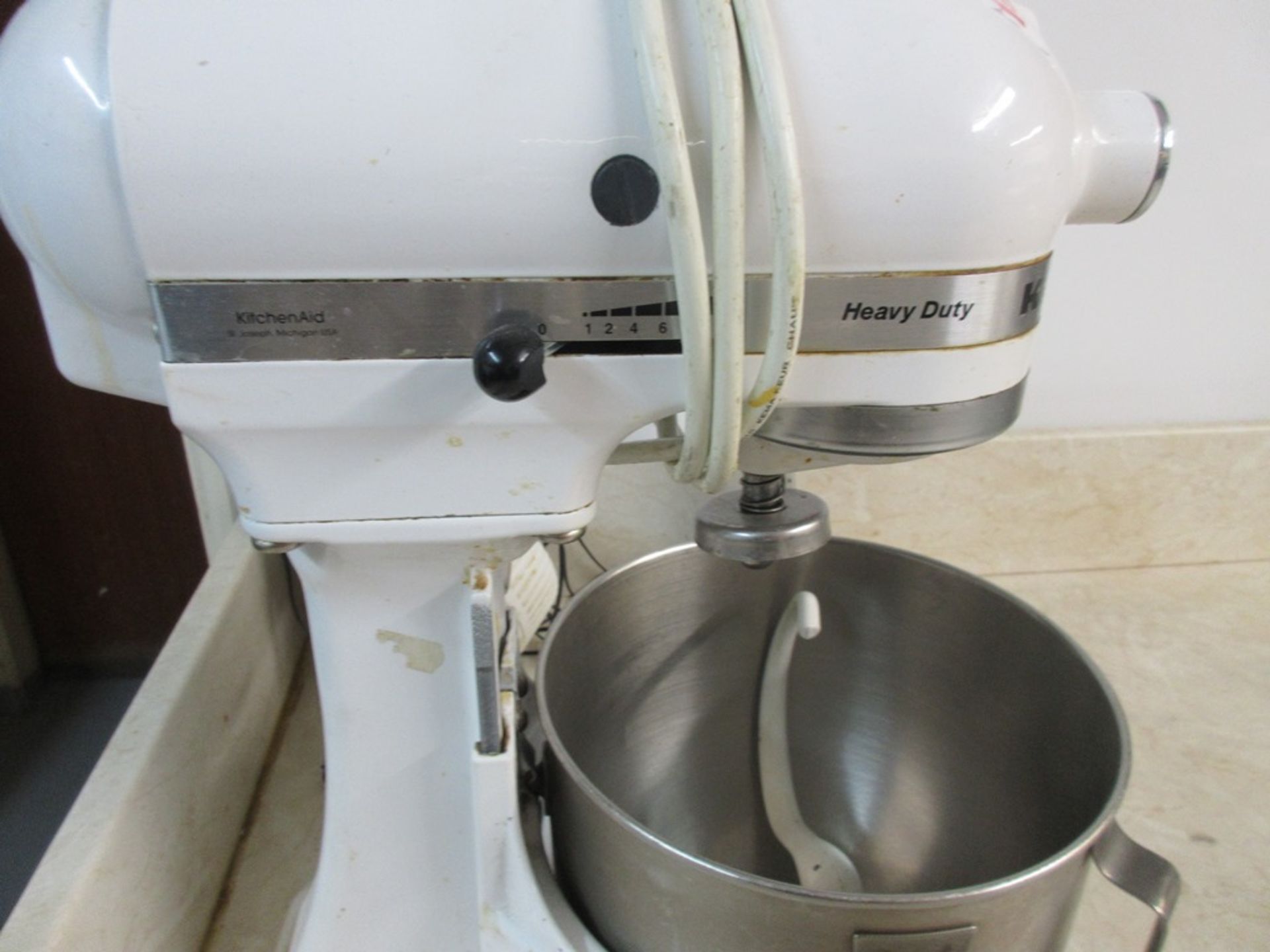 KitchenAid Heavy Duty bench top mixer, model 5KPMS and Station dial bench top weighing scales 44Ib x - Image 3 of 6