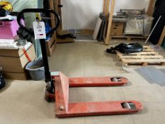 Pallet trucks (2000kg) (located on the top of mezzanine floor)