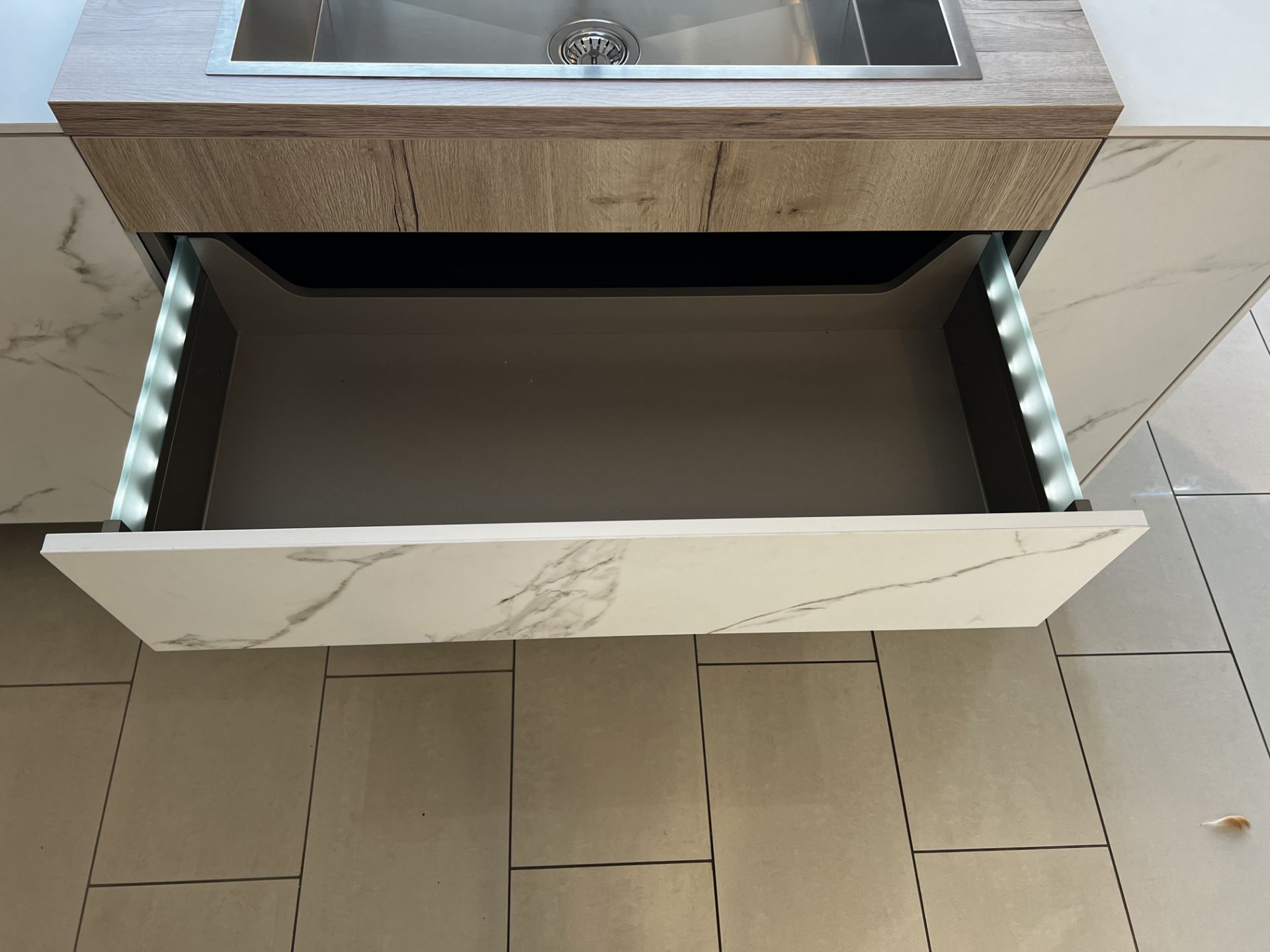 "The 8000" NeoLith display kitchen, marble/light wood effect. To include Blanco sink, retail price - Bild 10 aus 11