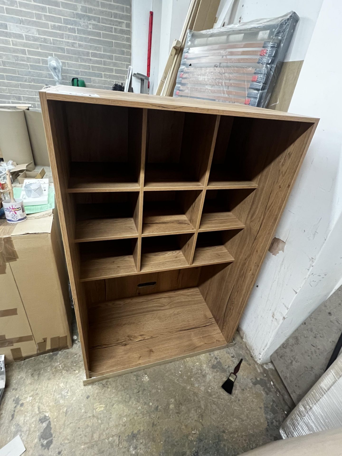 Dark wooden storage unit, H: 1.4m (approx), L: 90cm (approx), W: 66cm (approx)