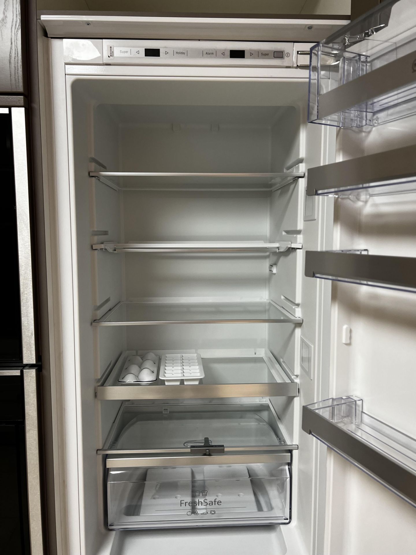 Neff built in fridge freezer unit - Image 2 of 4