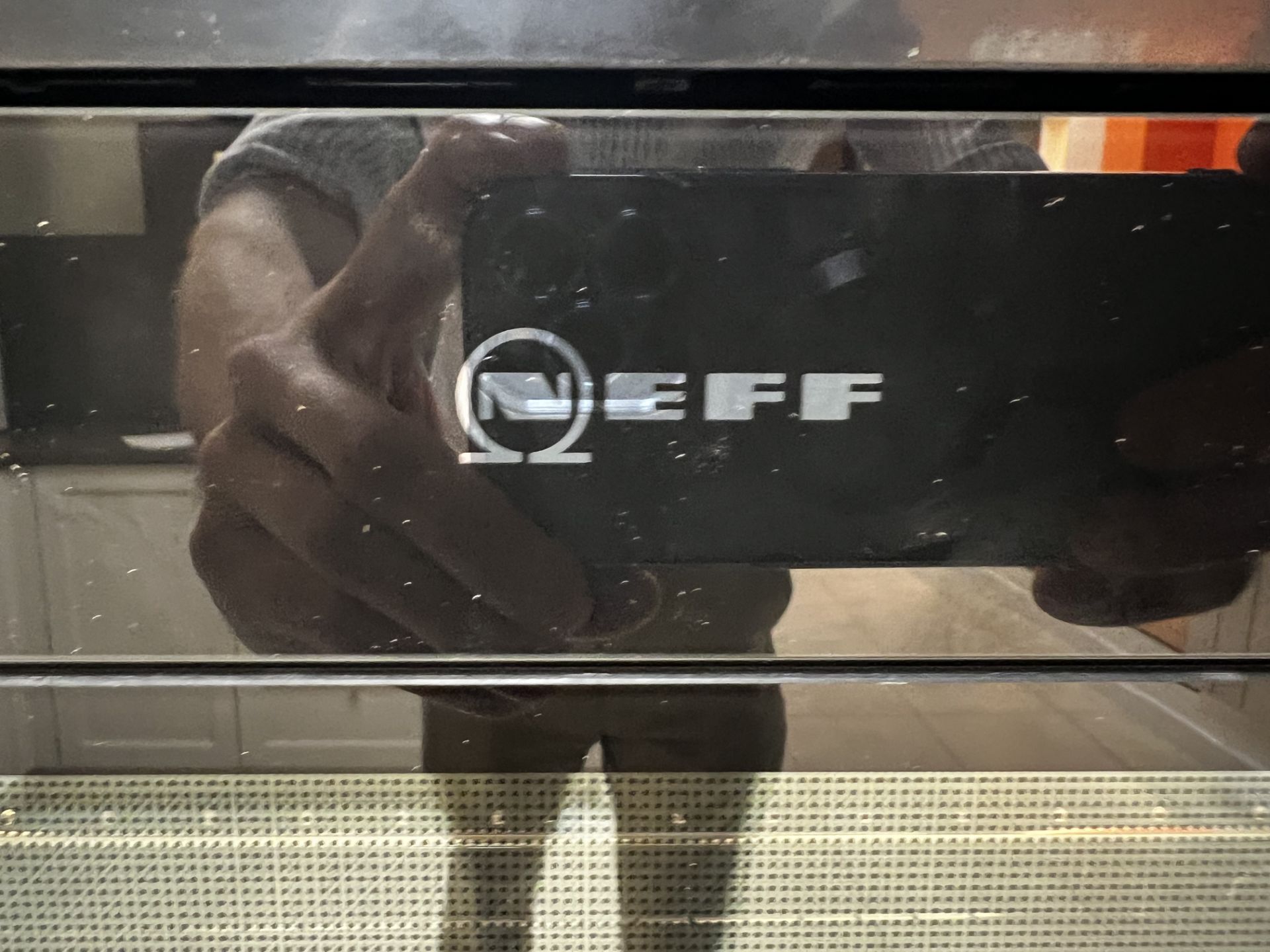 Neff 4 shelf built in oven/grill - Image 2 of 6