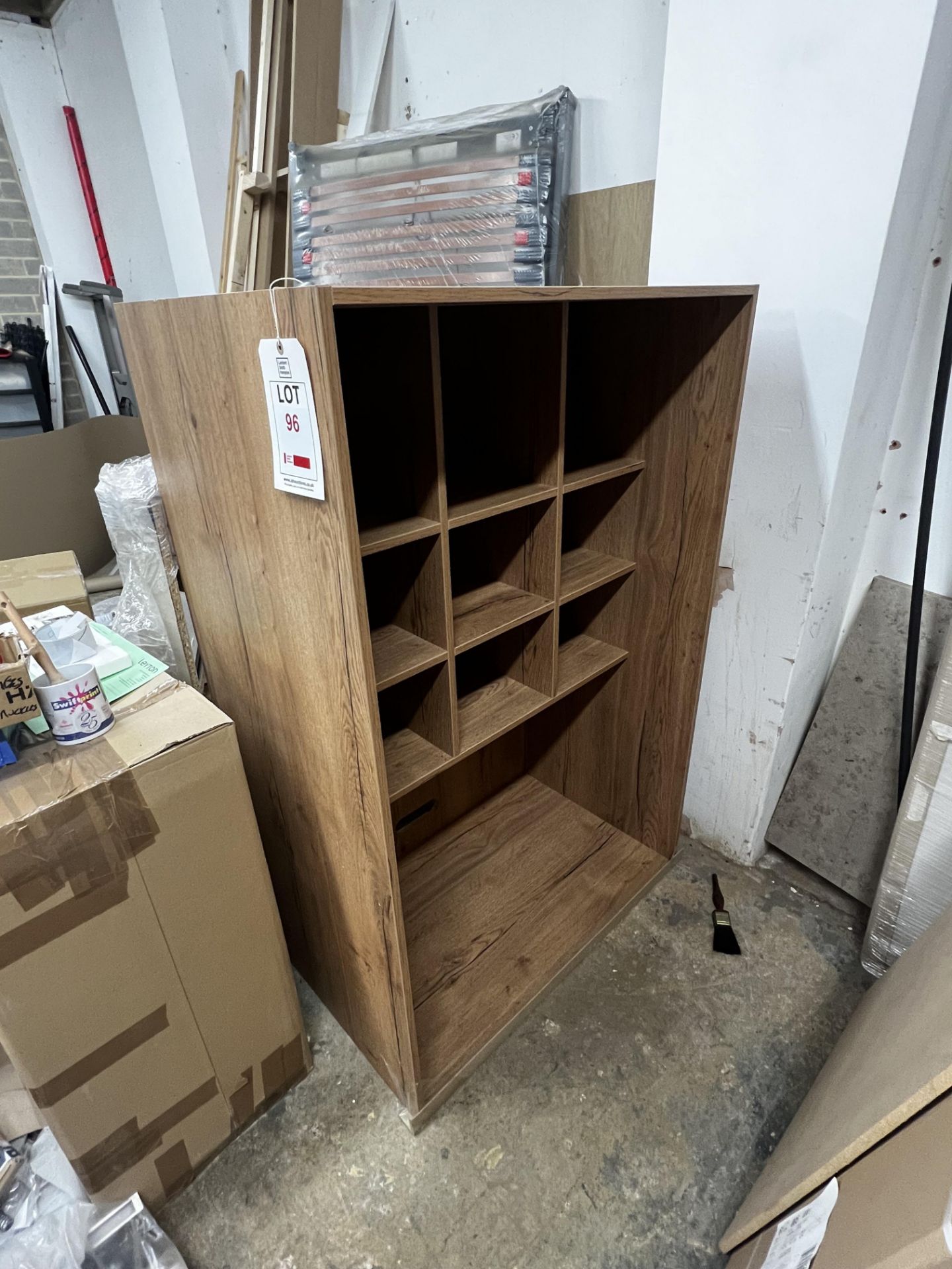 Dark wooden storage unit, H: 1.4m (approx), L: 90cm (approx), W: 66cm (approx) - Image 2 of 3