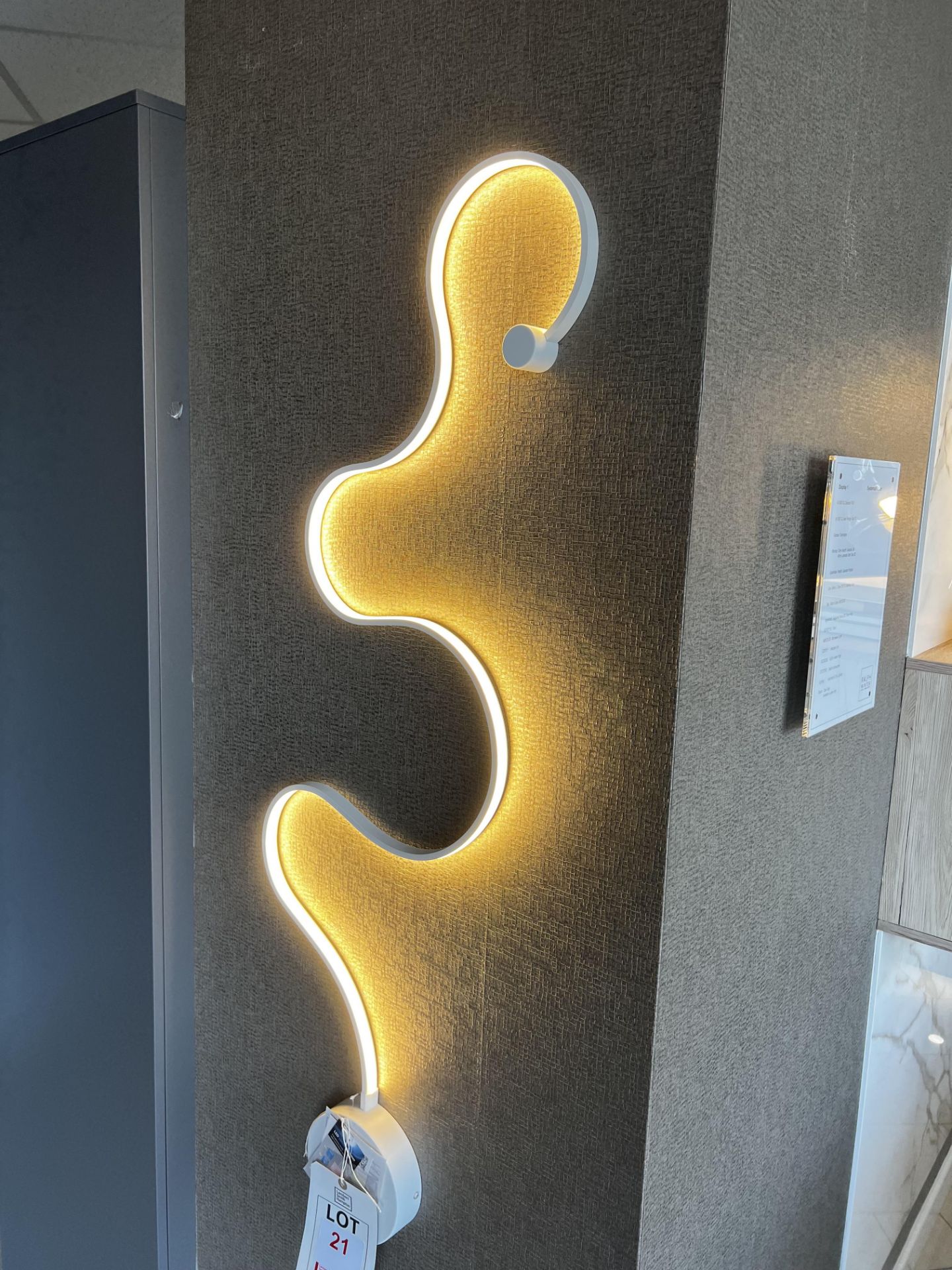 Wall mounted 'snake' light - Image 2 of 3