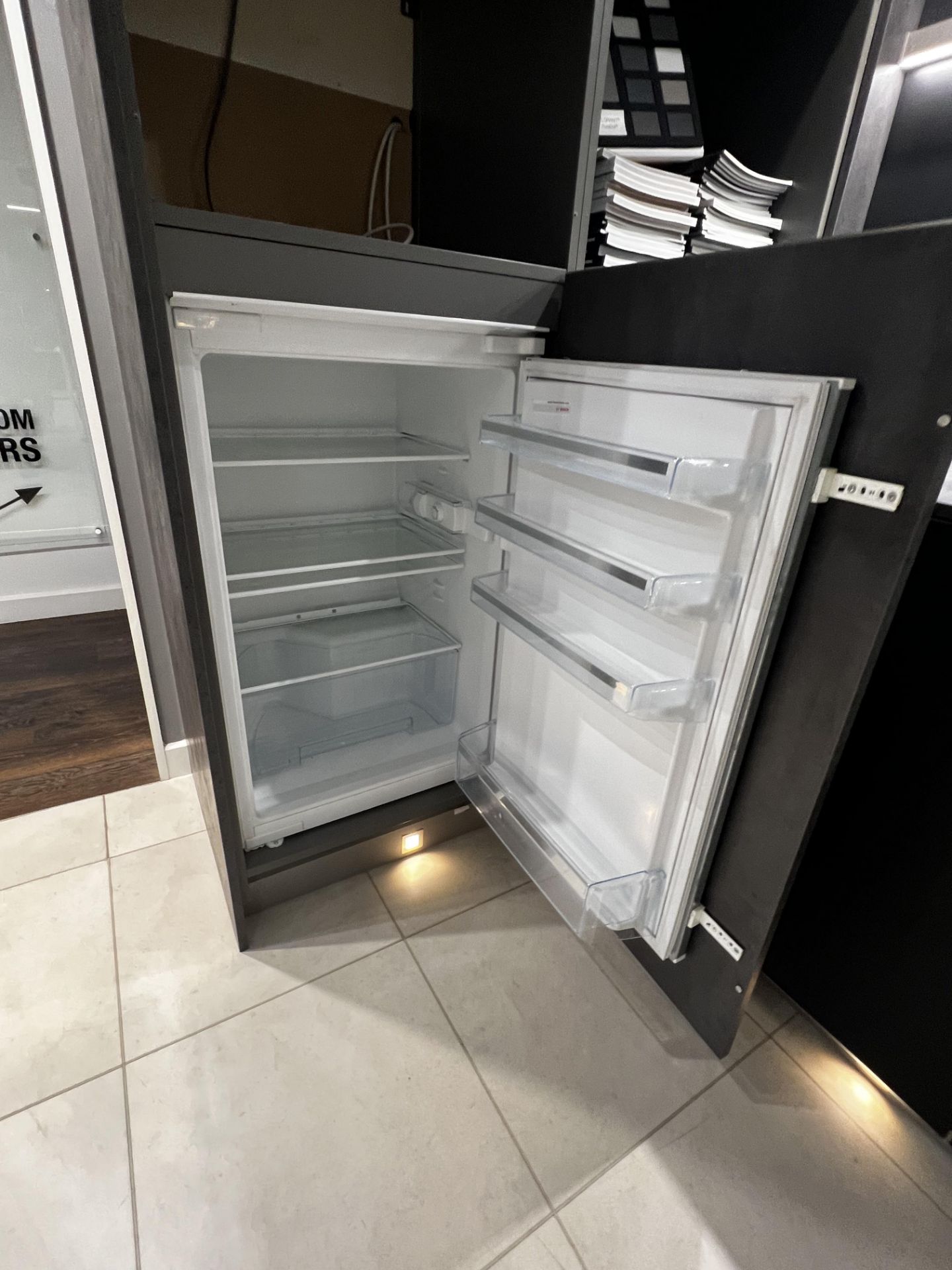 Bosch fridge (built in)