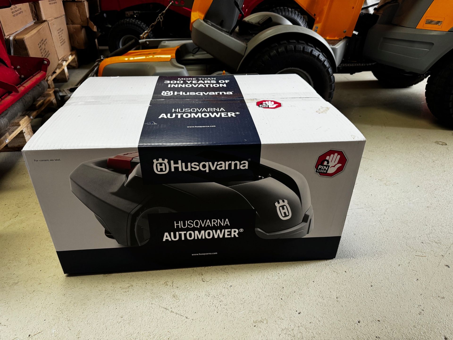 Husqvarna Automower, model no. AM105, serial no. 230271912 - Image 2 of 4