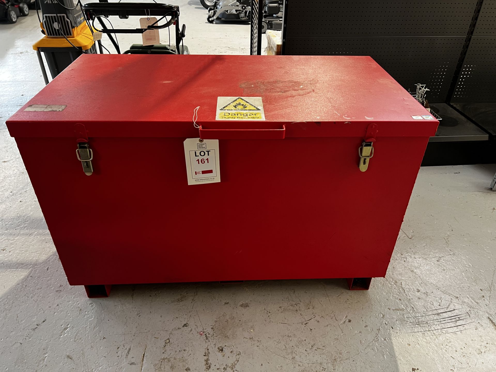 Lockable chemical chest (this lot is located at Portreath)