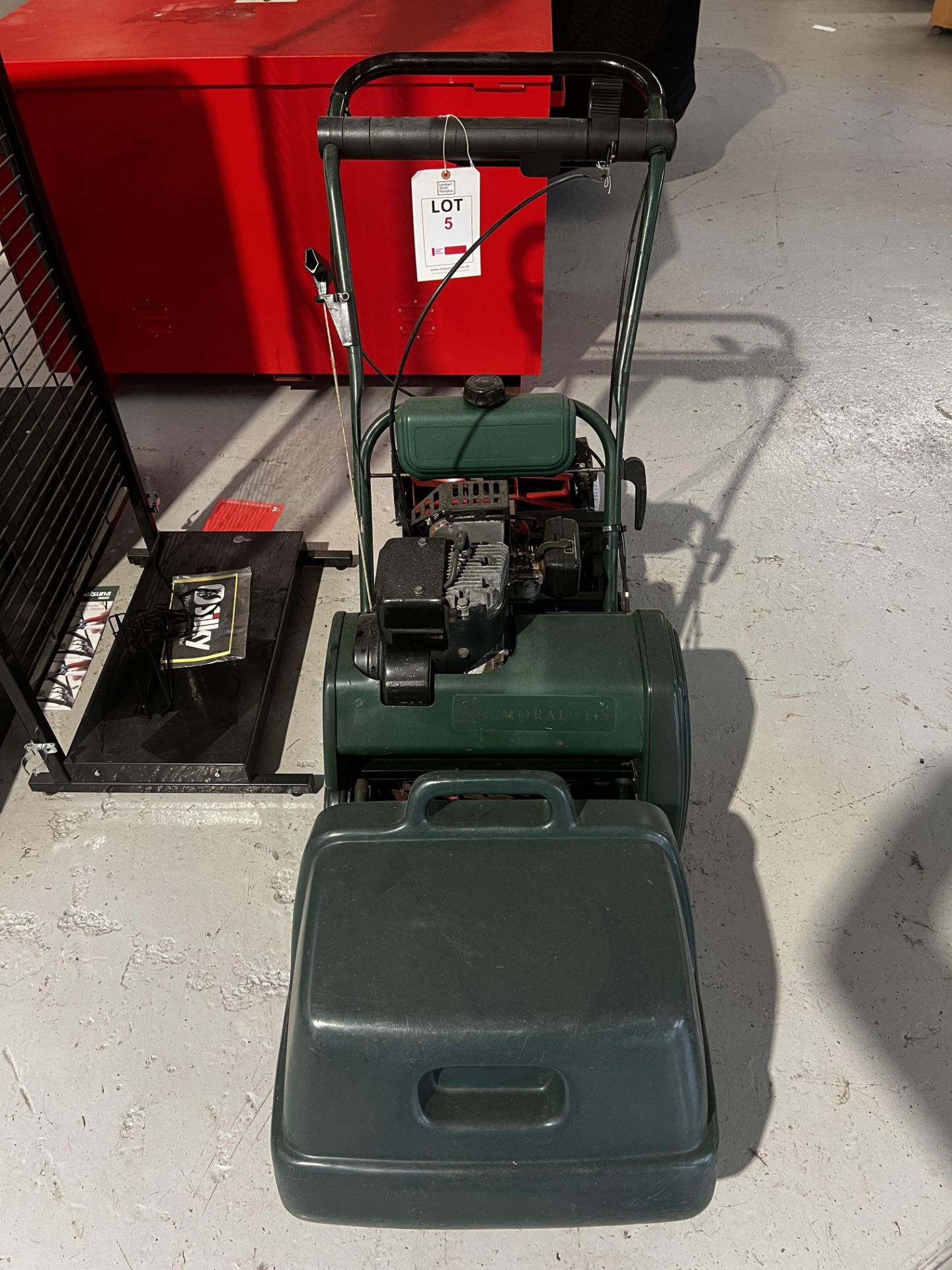 Atco Balmoral petrol lawnmower with 3 cassettes and box (this lot is located at Portreath) - Image 2 of 8