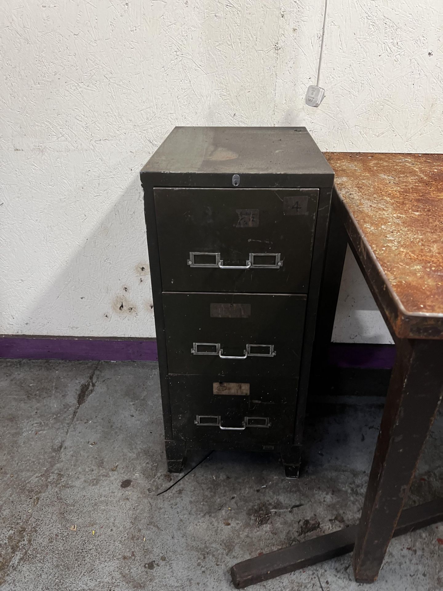 Metal table, length 1.53m x width 85cm and 3-drawer metal cabinet (this lot is located at - Image 2 of 4