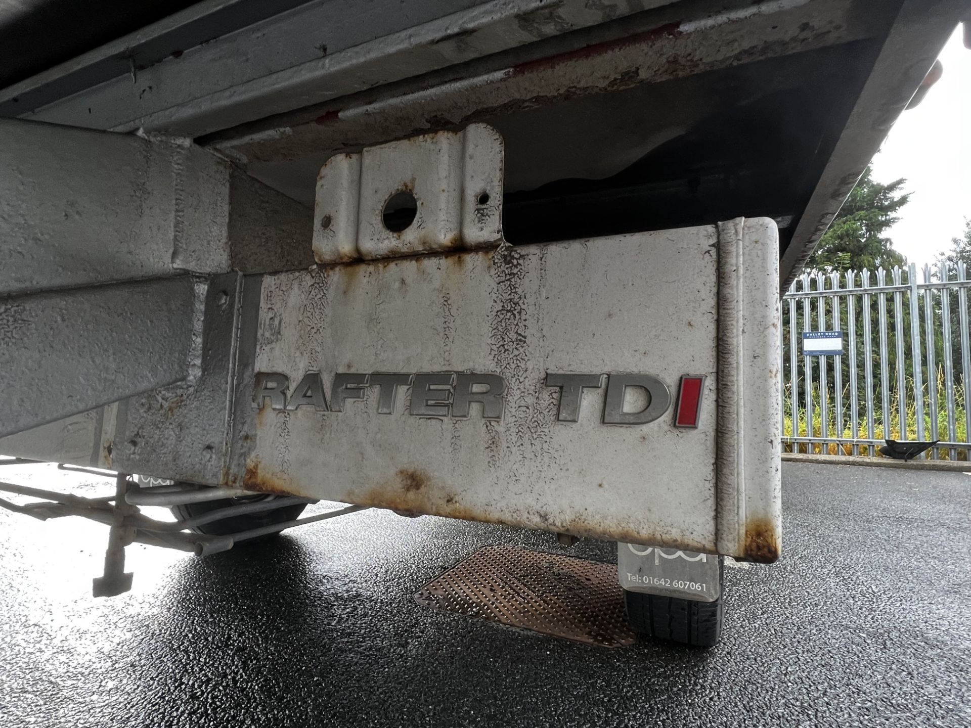 VW Crafter Custom flatbed 16.11 HL, reg no. ND64 JWA (2014), mileage 100,239, winch to include ramps - Image 5 of 11