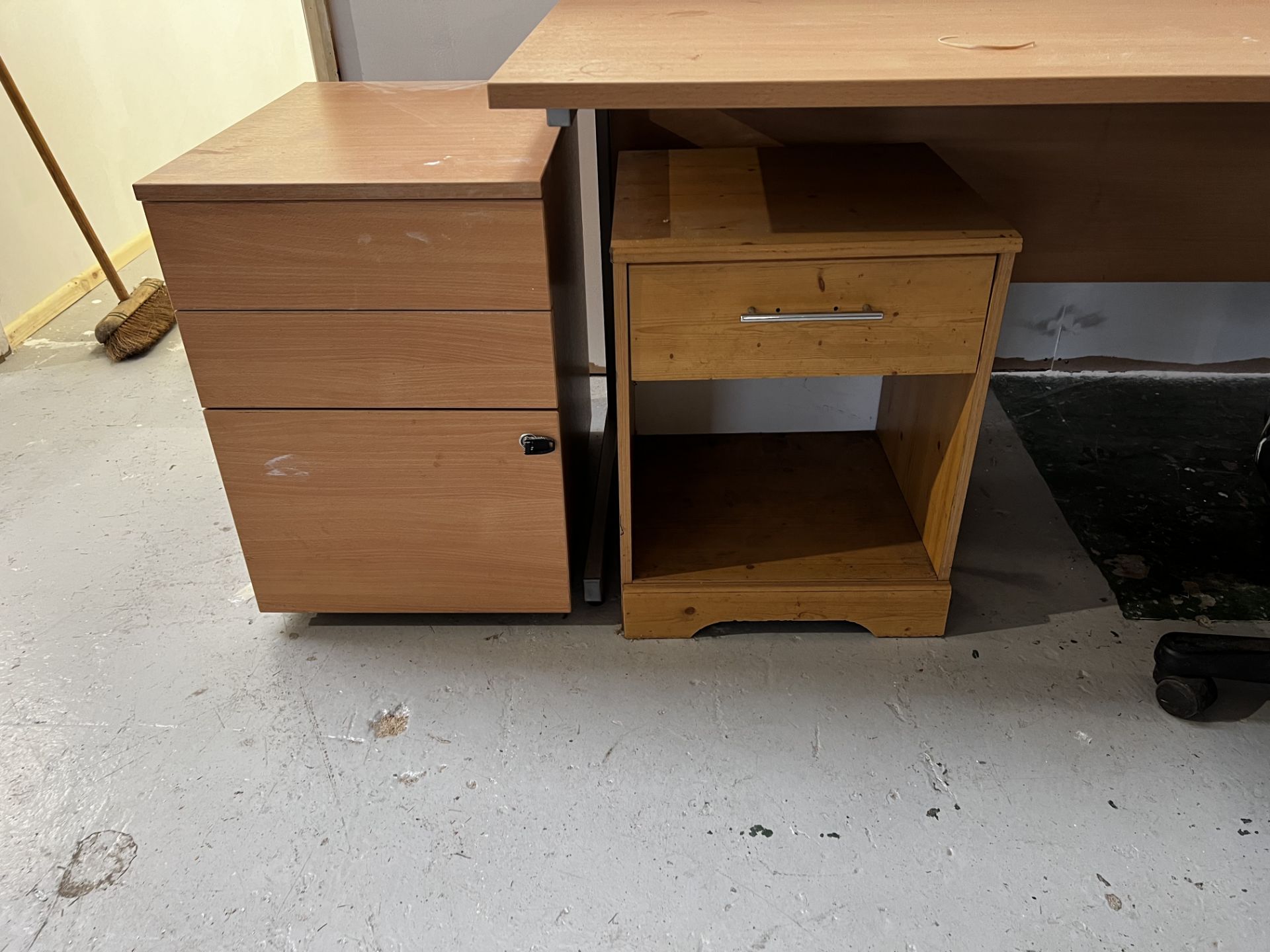 Desk, leather chair, two pedestals, filing cabinet (this lot is located at Portreath) - Image 2 of 5