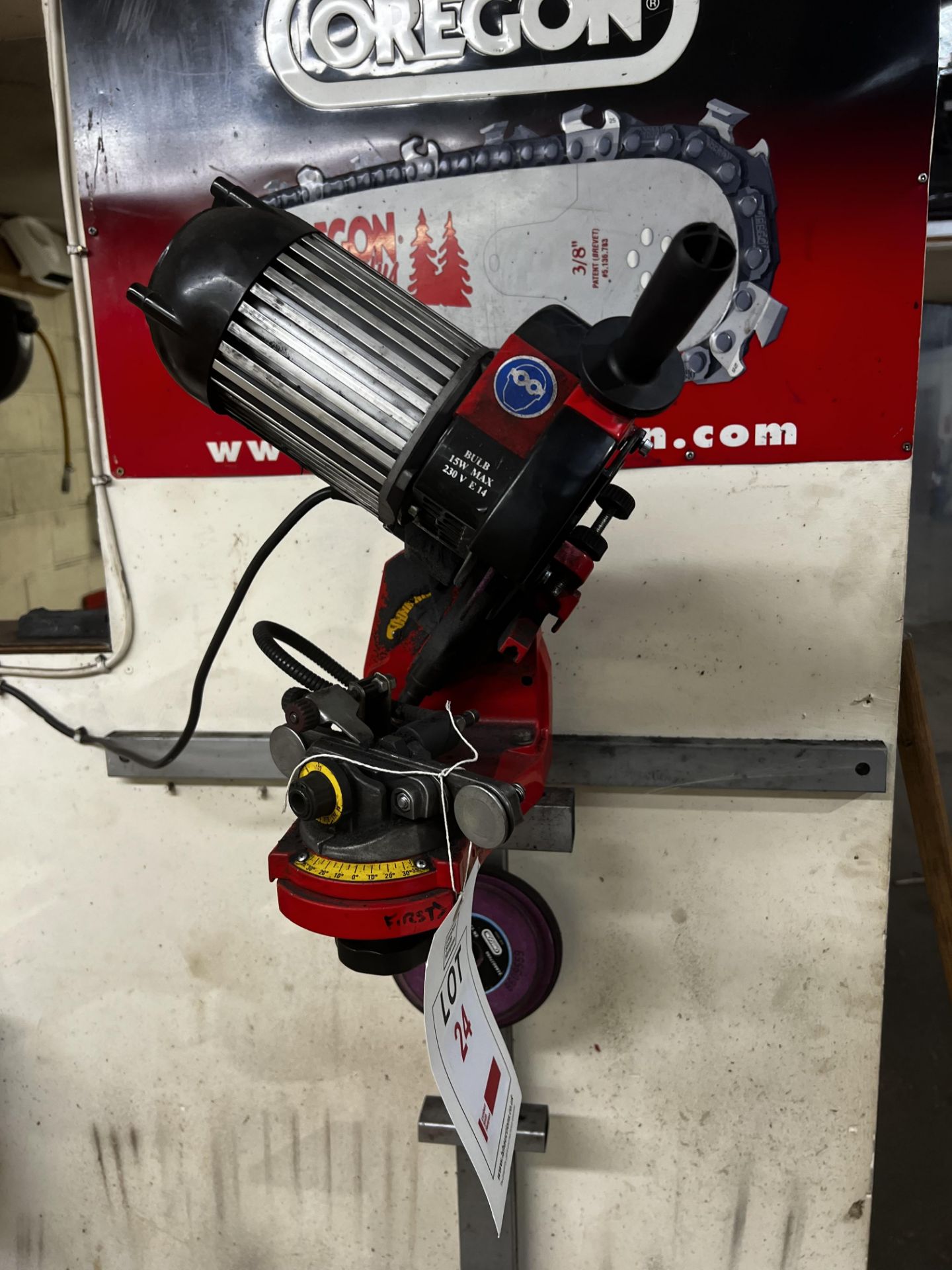 Chainsaw blade sharpener with disc, 230v Tecomec (this lot is located at Portreath)