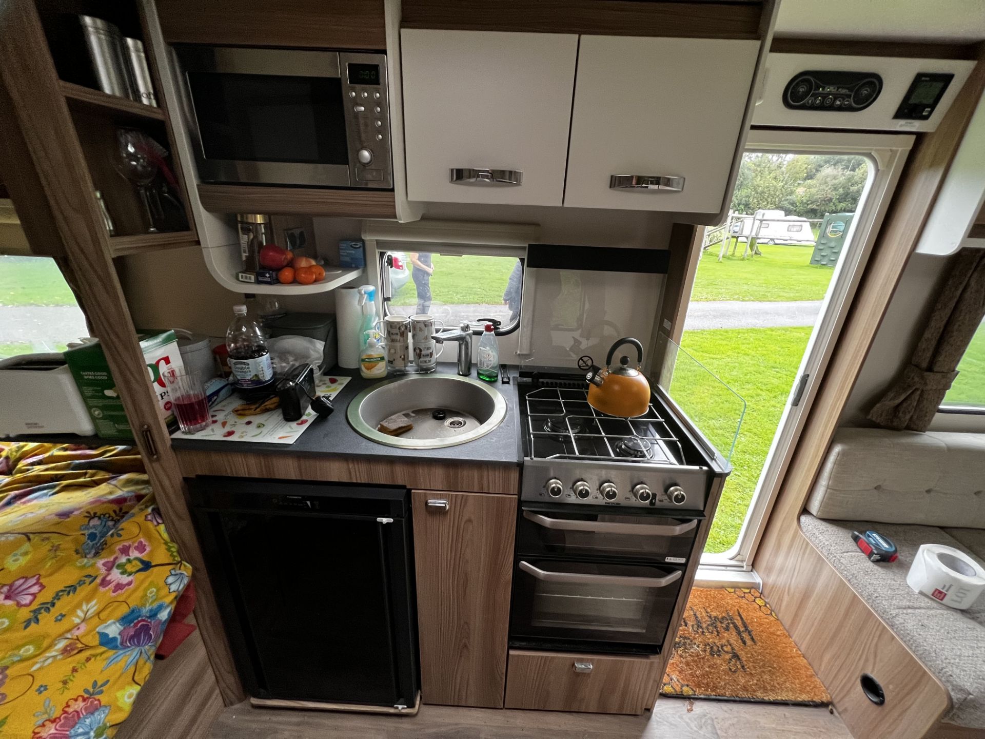 Sprite Caravan Swift Quatro EW, purchased new March 2022 double axle wheel base, cooker, 3 ring hob, - Image 13 of 23