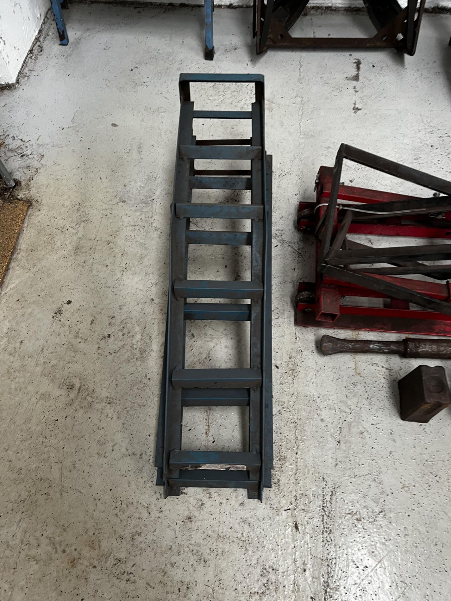 Hydraulic spectacle lift, trolley jack, pair of ramps - Image 2 of 4