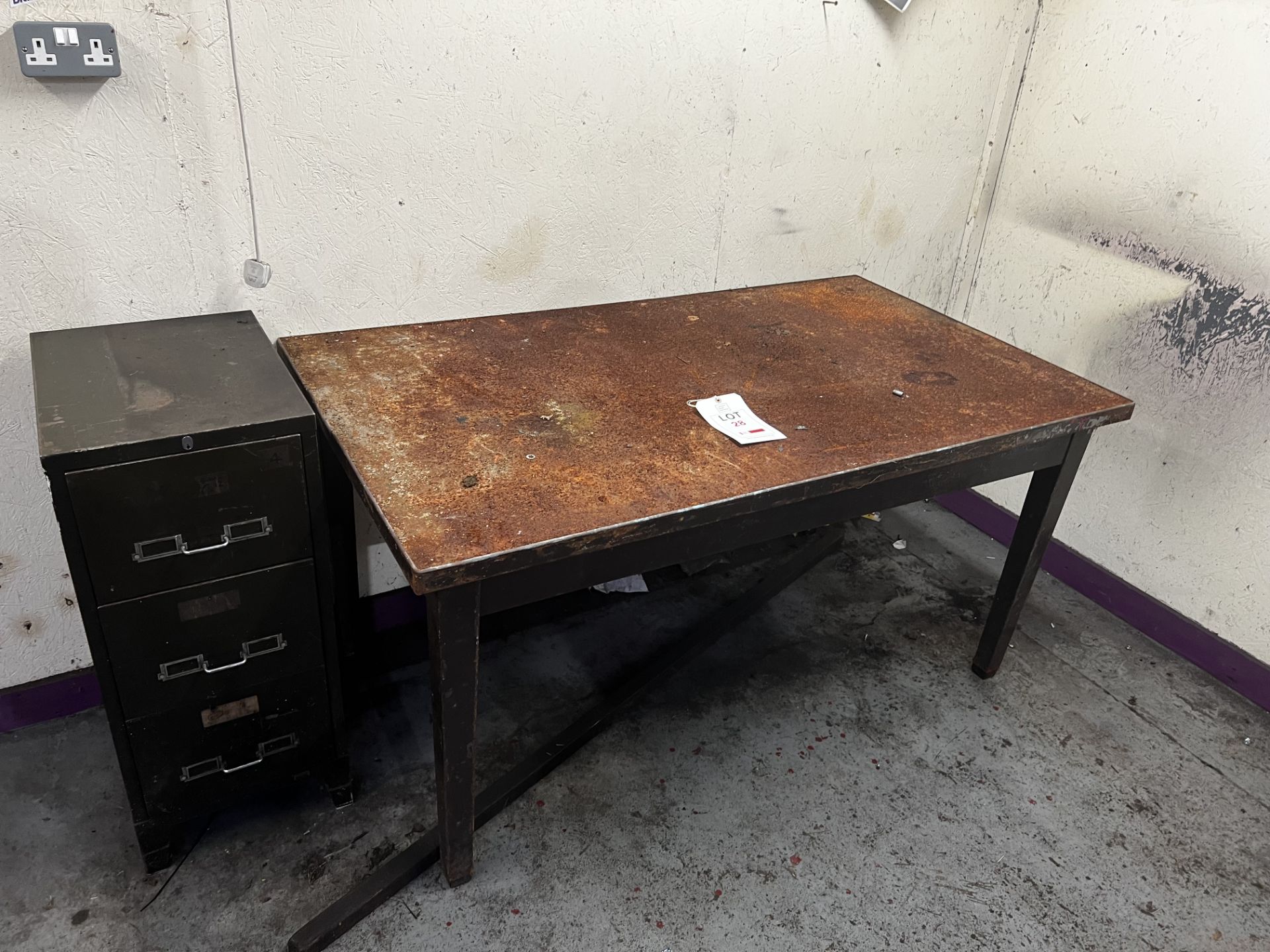 Metal table, length 1.53m x width 85cm and 3-drawer metal cabinet (this lot is located at - Image 3 of 4