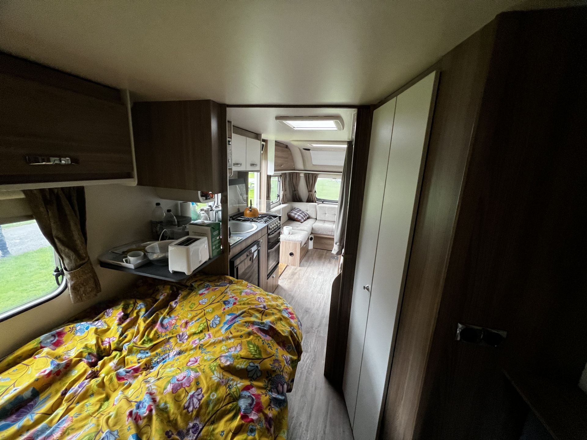 Sprite Caravan Swift Quatro EW, purchased new March 2022 double axle wheel base, cooker, 3 ring hob, - Image 18 of 23