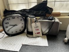Kettle, toaster and clock (this lot is located at Portreath)