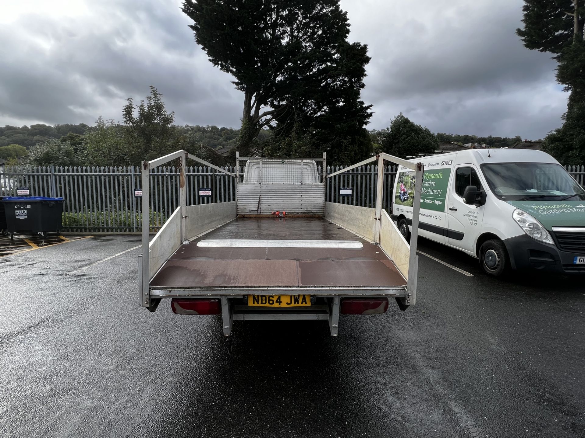 VW Crafter Custom flatbed 16.11 HL, reg no. ND64 JWA (2014), mileage 100,239, winch to include ramps - Image 3 of 11