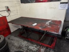 Lifting platform, length 2.2m x width 1m x height 80cm