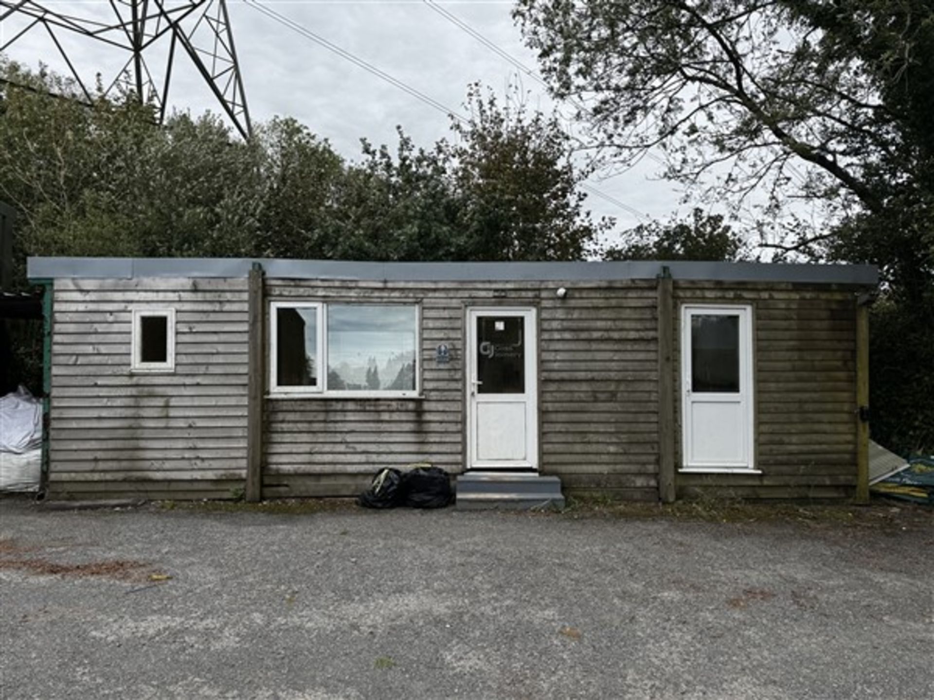 Mobile static office cabin, 10m x 3.8m (approx), over cladded, 2 doors, loose contents excluded (