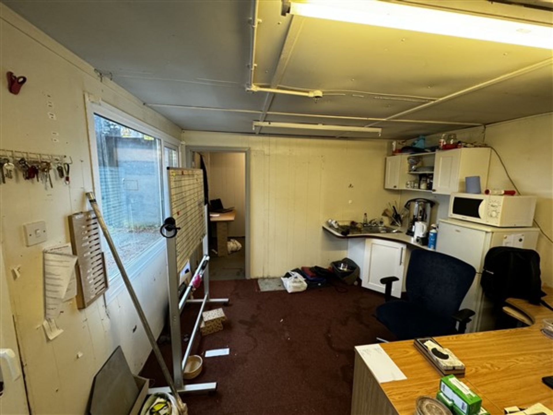 Mobile static office cabin, 10m x 3.8m (approx), over cladded, 2 doors, loose contents excluded ( - Image 9 of 16