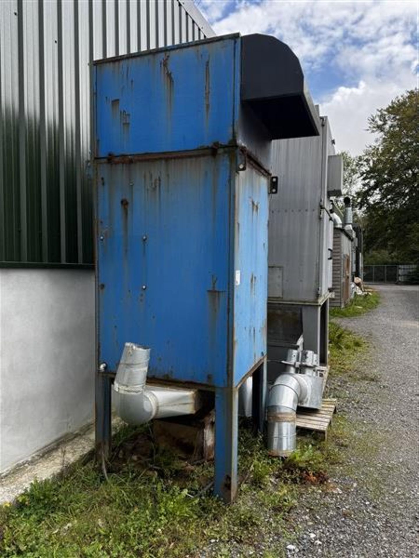 Unbranded dust extractor height 3.15m x length 1.5m x width 1.5m (approx) (Please note: A work - Image 2 of 5