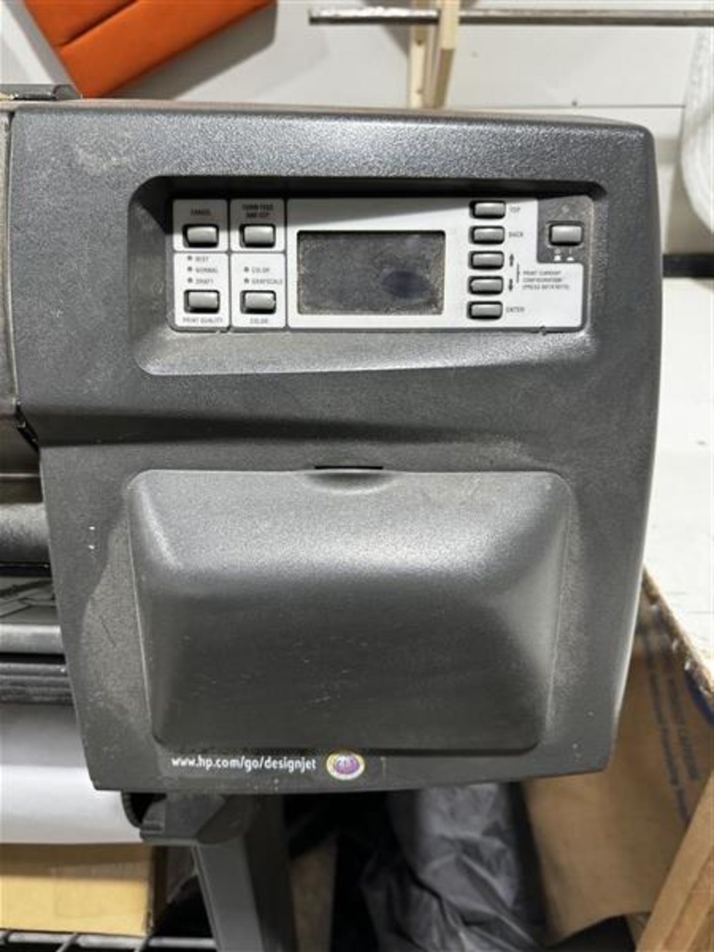 HP Designjet 1055cm Plus printer with paper rolls - Image 2 of 6
