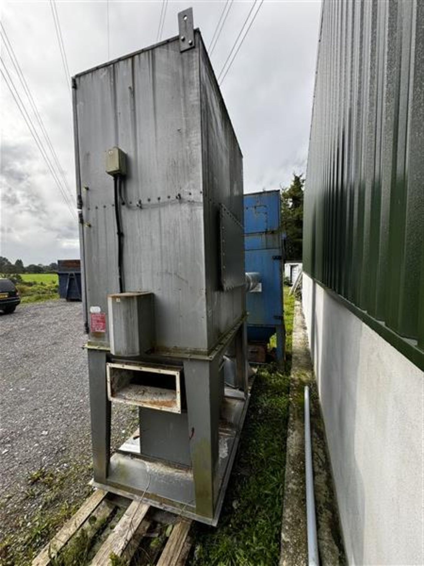 A1 Extraction Ltd dust extractor, serial no. May 2009/5532, with assorted exhaust vents height 3. - Image 3 of 7