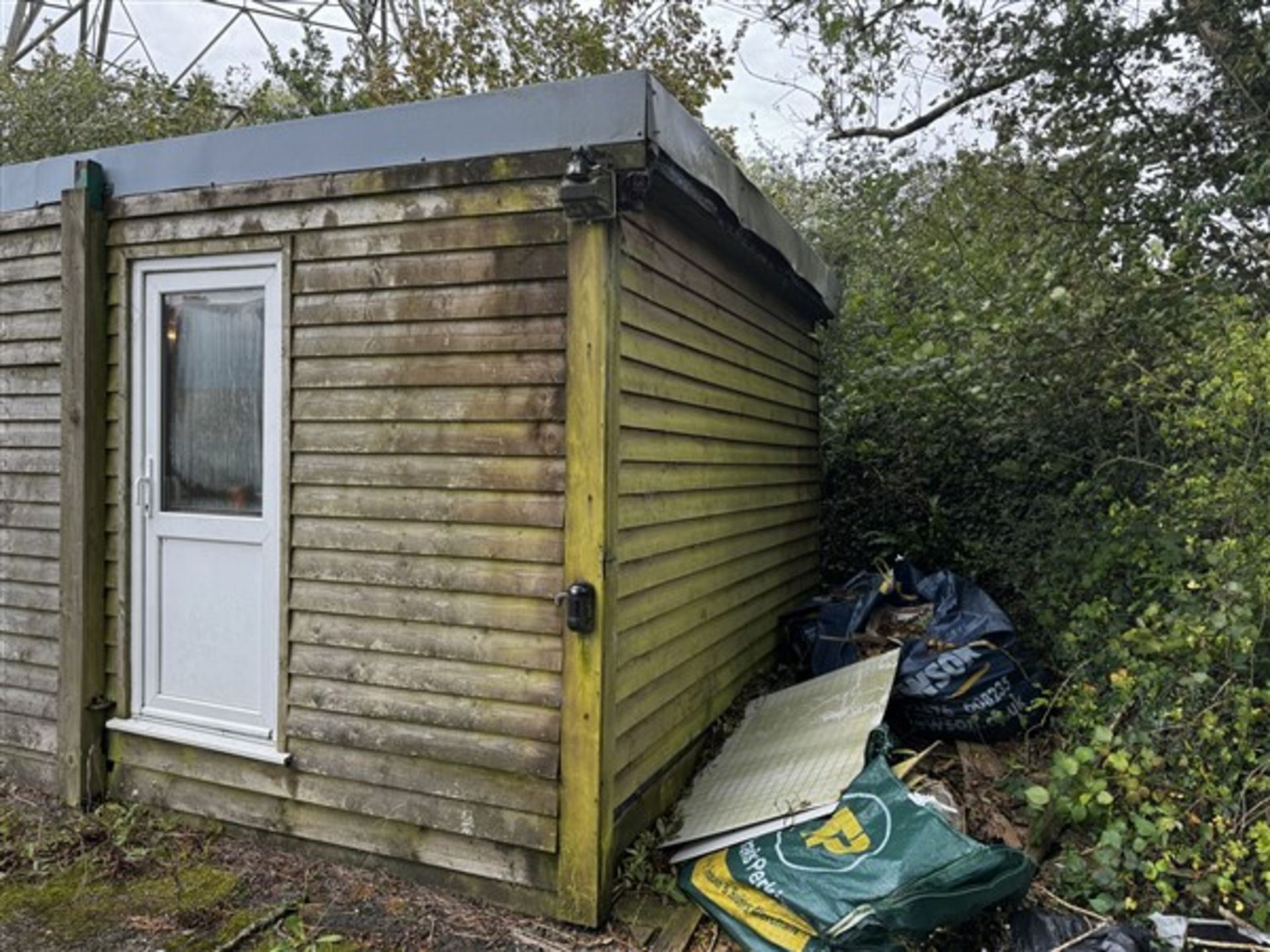 Mobile static office cabin, 10m x 3.8m (approx), over cladded, 2 doors, loose contents excluded ( - Image 4 of 16