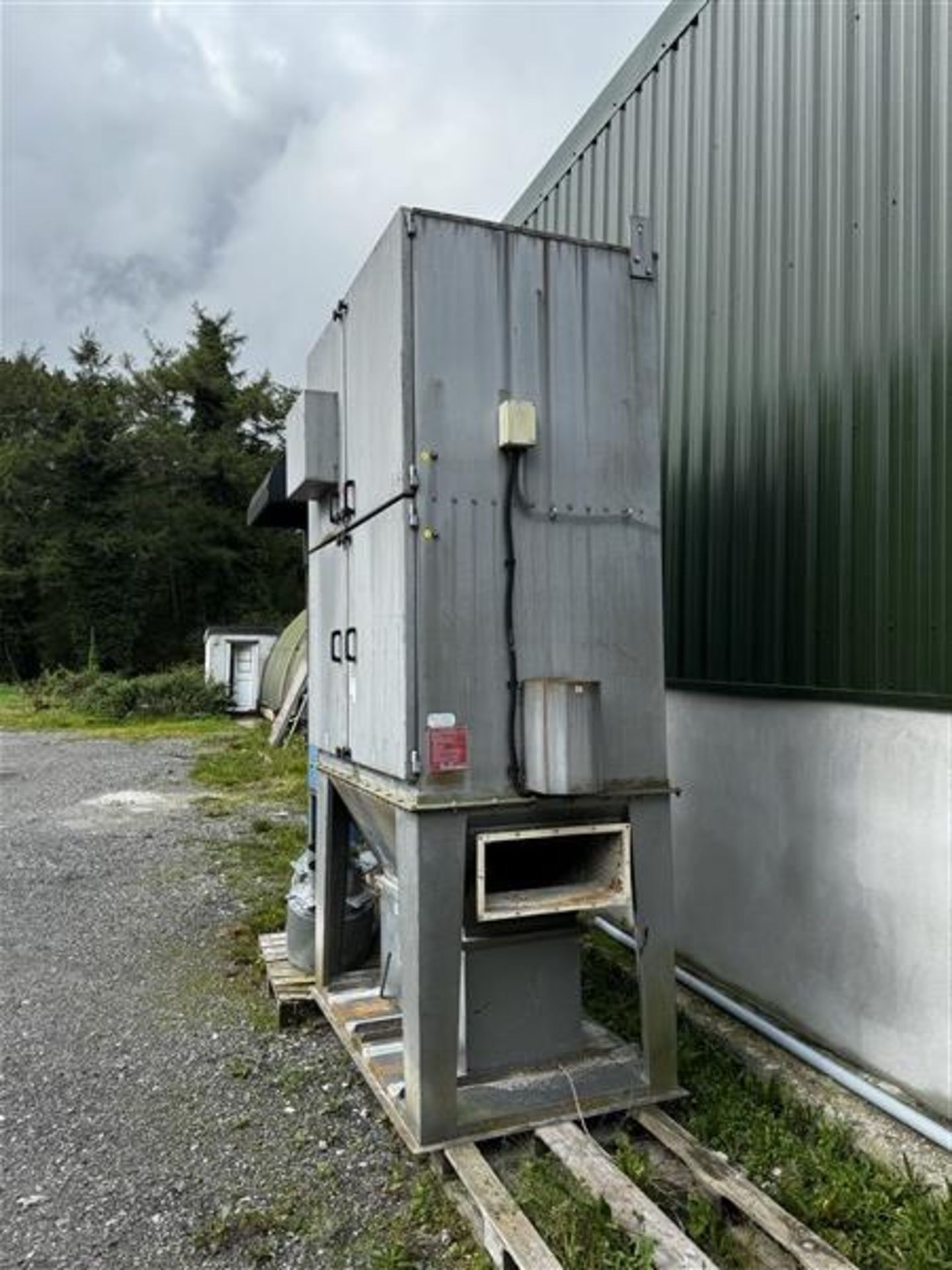 A1 Extraction Ltd dust extractor, serial no. May 2009/5532, with assorted exhaust vents height 3. - Image 2 of 7