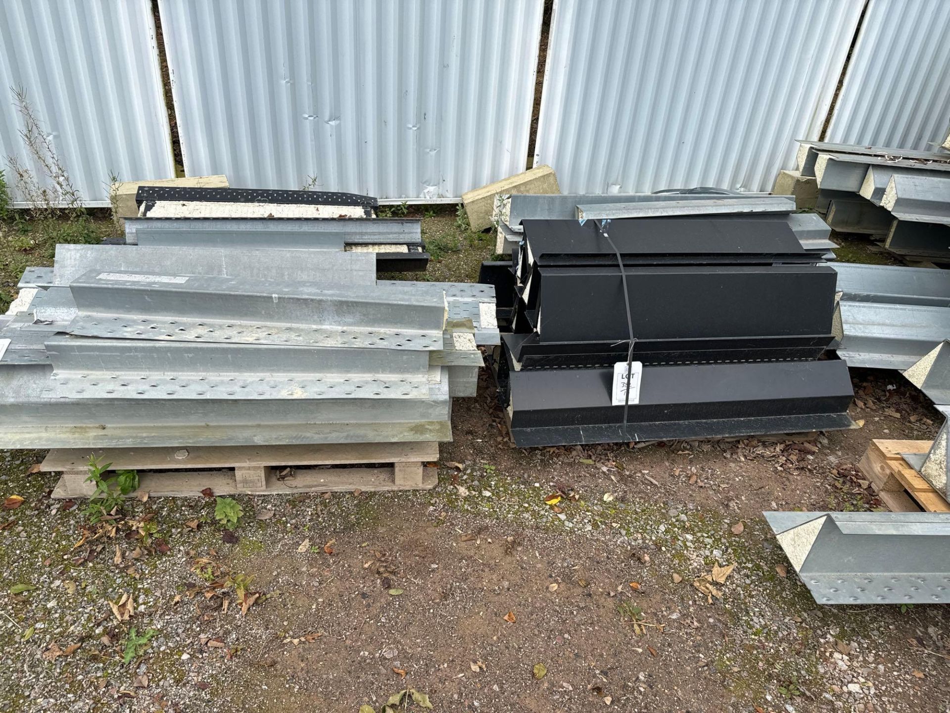 Approx 10 pallets of various Catnic Lintels as lotted - Image 2 of 7