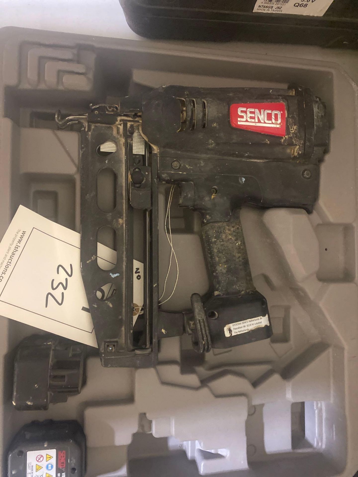 Senco GT65RHS 65mm nail gun complete with 2 batteries please note no charger - Image 2 of 3