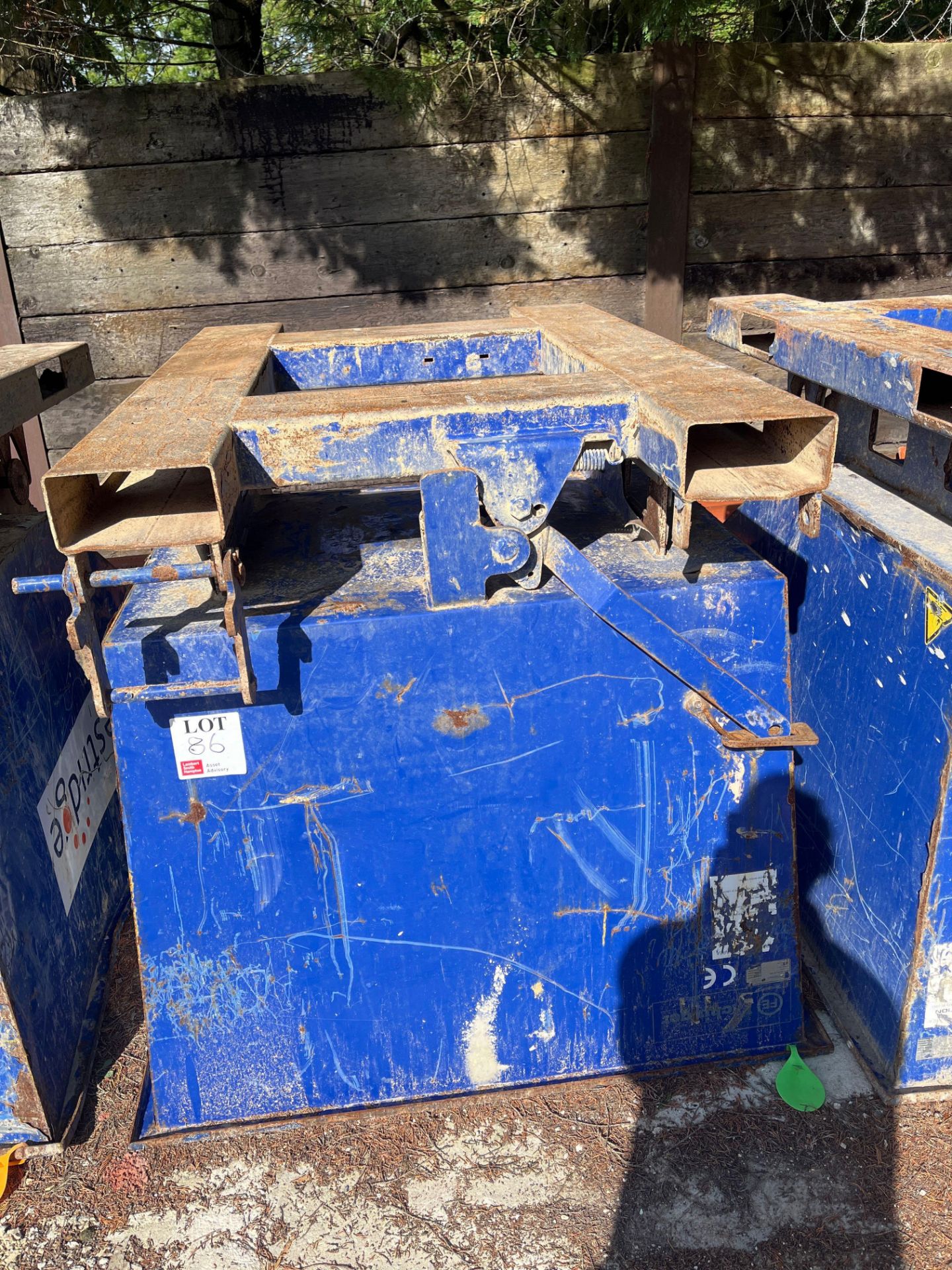 Tipping Skip1200 Ltrs 1500 kg