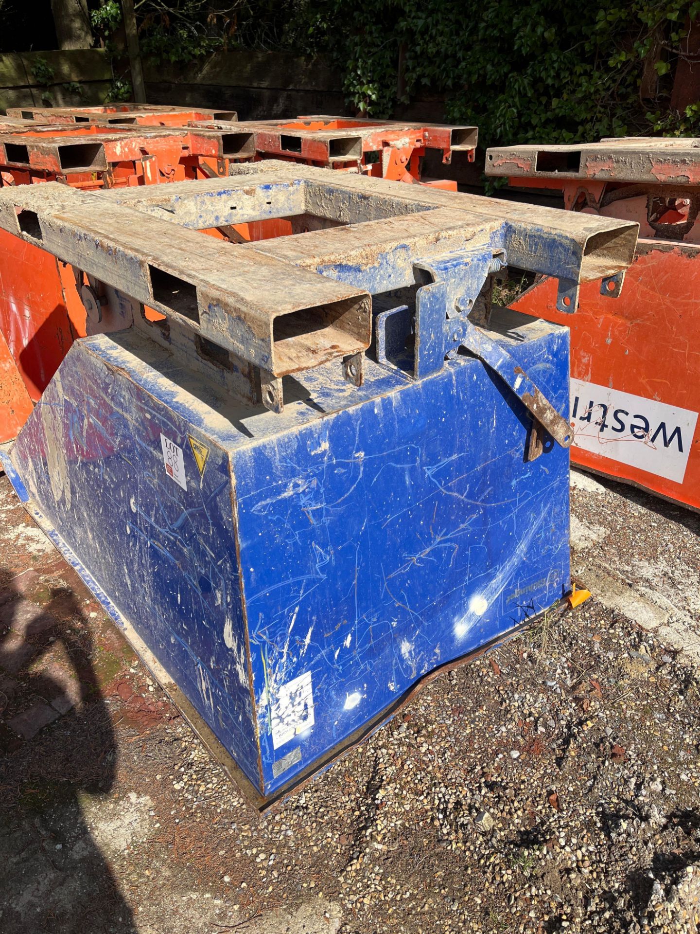 Tipping Skip1200 Ltrs 1500 kg