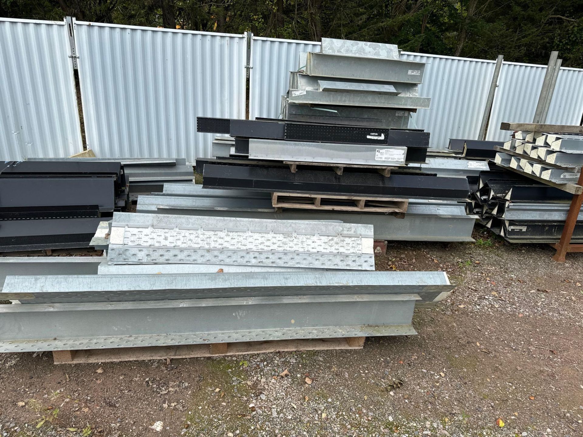 Approx 10 pallets of various Catnic Lintels as lotted - Image 3 of 7